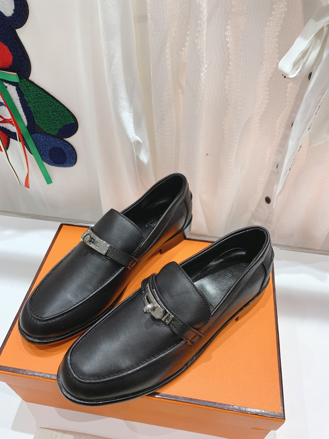 高版本Herme…s fwnew arrival～H家新款kelly扣乐福鞋鞋型很好看，见到到极致的造型