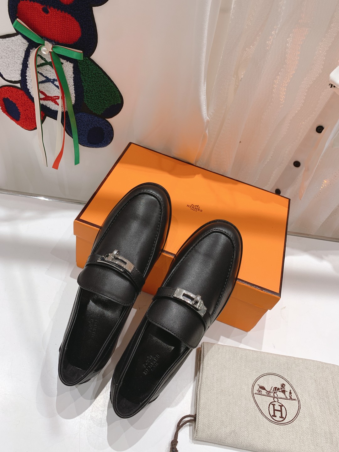 高版本Herme…s fwnew arrival～H家新款kelly扣乐福鞋鞋型很好看，见到到极致的造型