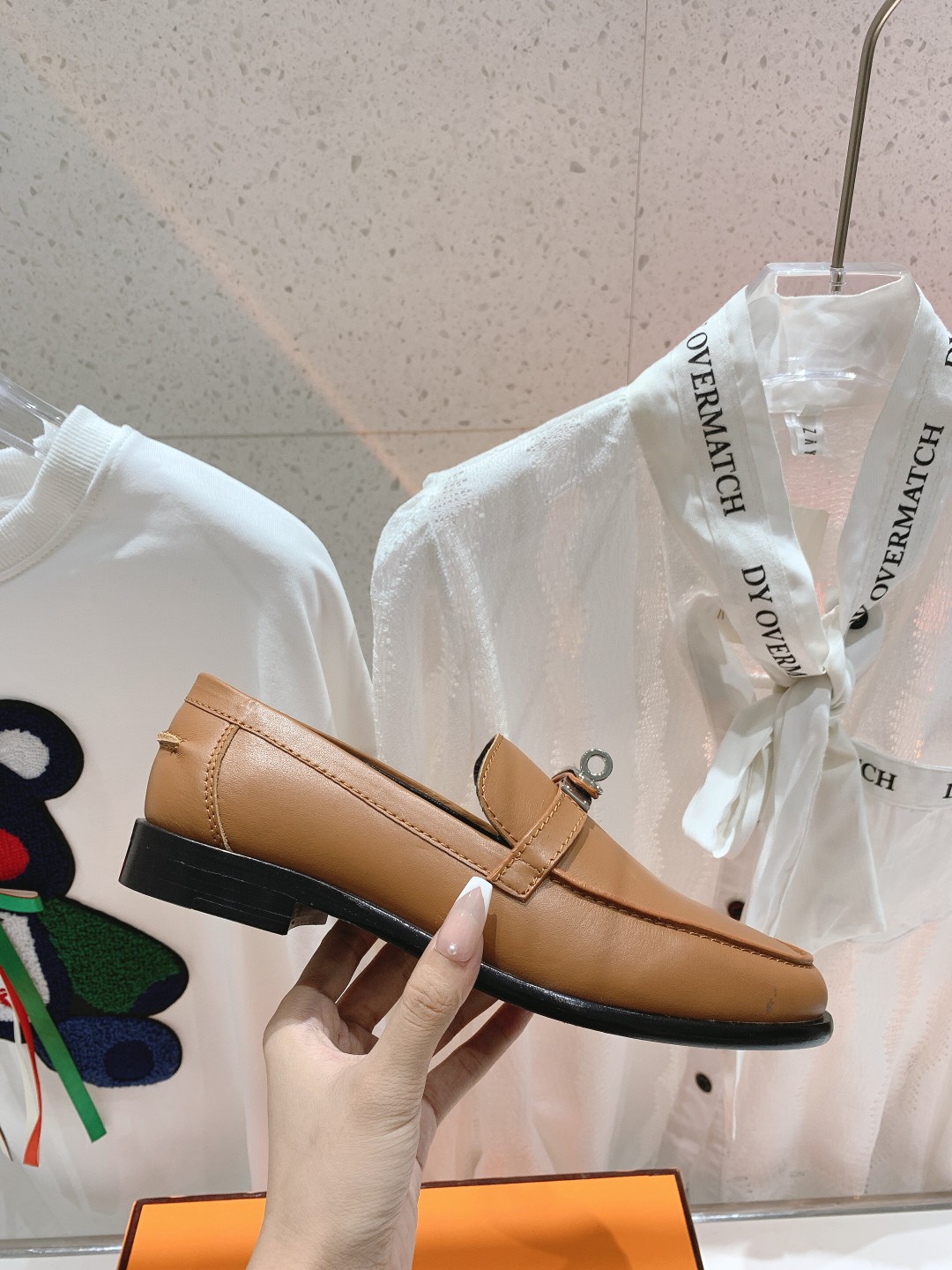 高版本Herme…s fwnew arrival～H家新款kelly扣乐福鞋鞋型很好看，见到到极致的造型