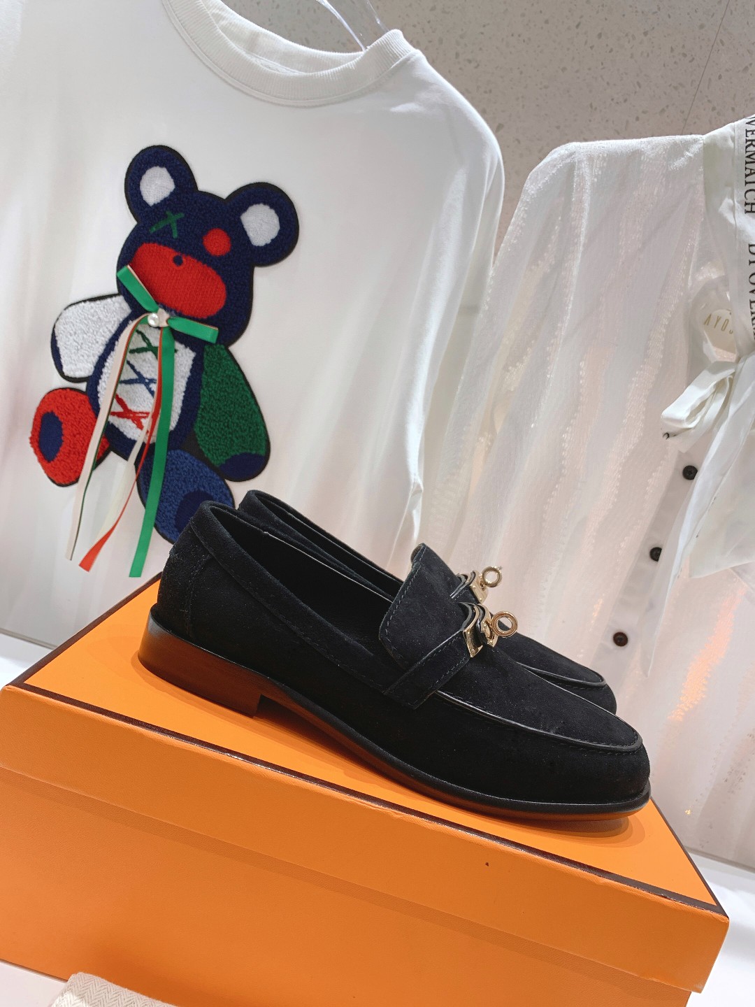 高版本Herme…s fwnew arrival～H家新款kelly扣乐福鞋鞋型很好看，见到到极致的造型