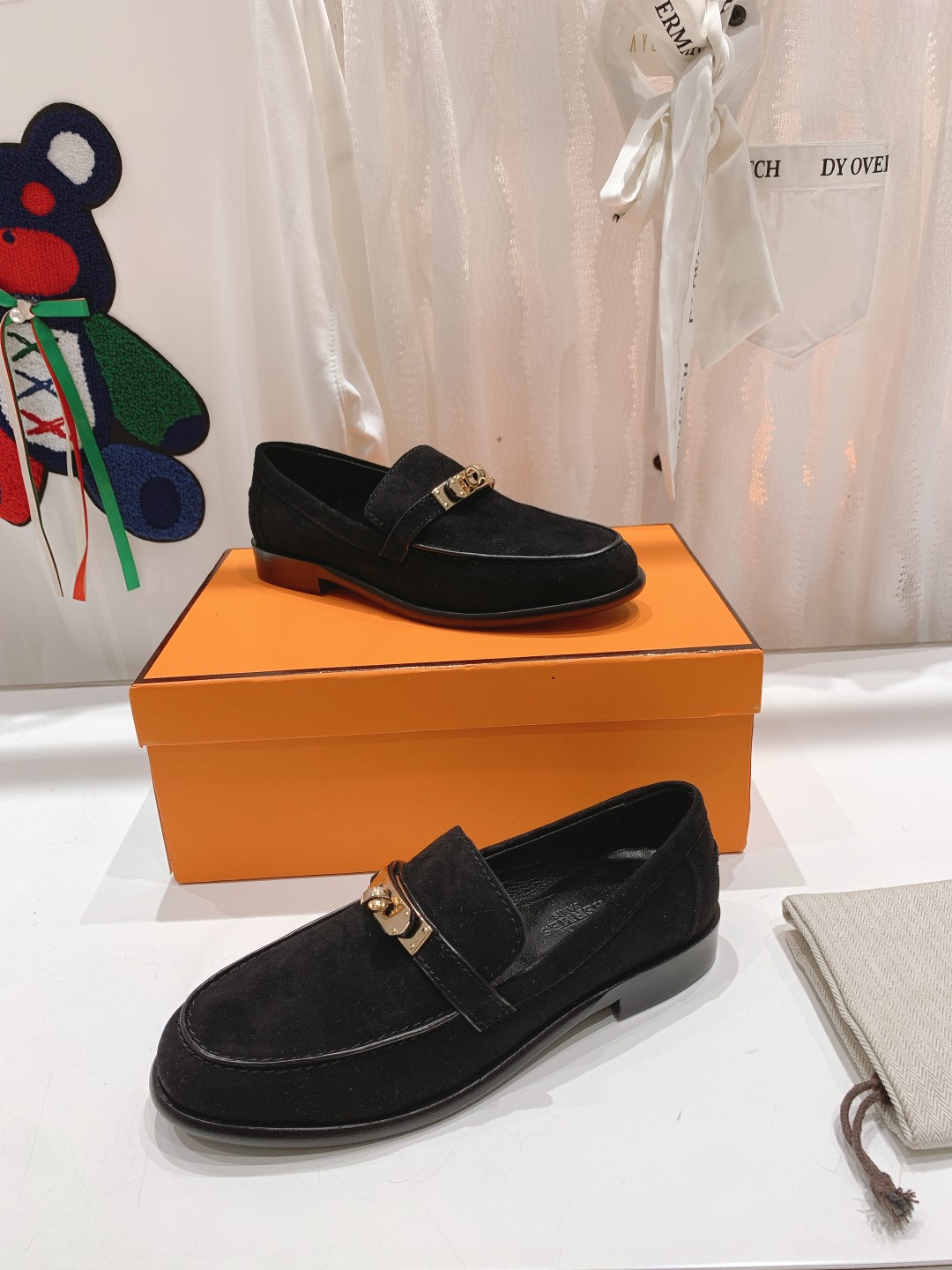 高版本Herme…s fwnew arrival～H家新款kelly扣乐福鞋鞋型很好看，见到到极致的造型