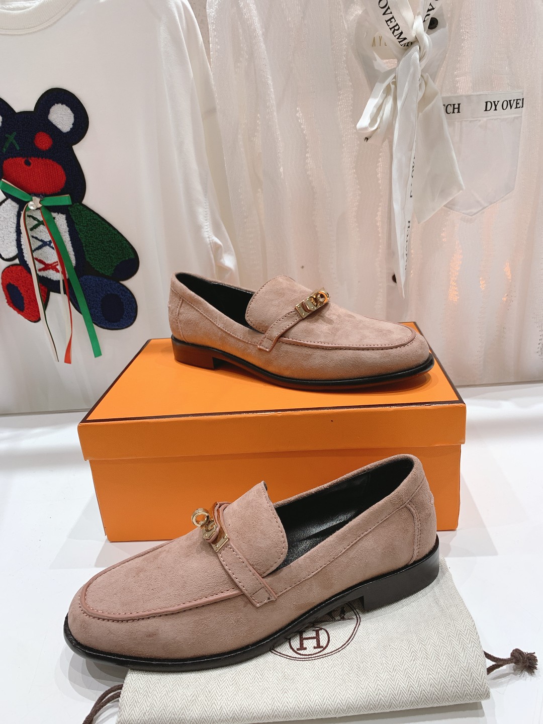 高版本Herme…s fwnew arrival～H家新款kelly扣乐福鞋鞋型很好看，见到到极致的造型