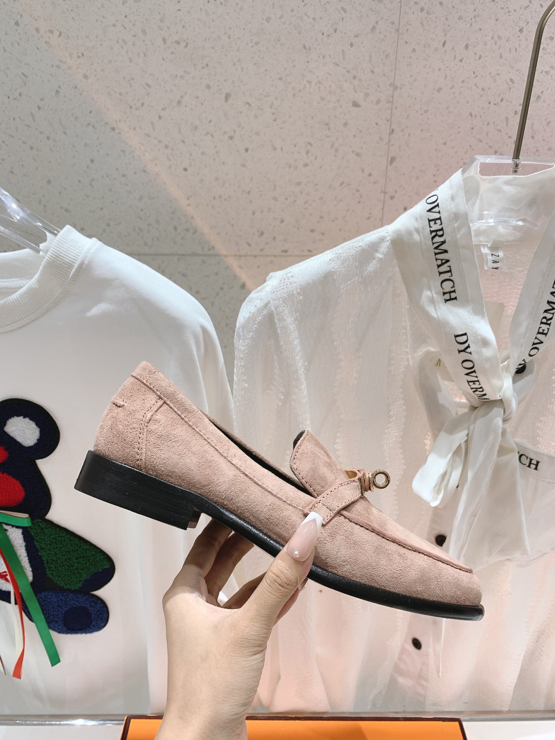 高版本Herme…s fwnew arrival～H家新款kelly扣乐福鞋鞋型很好看，见到到极致的造型