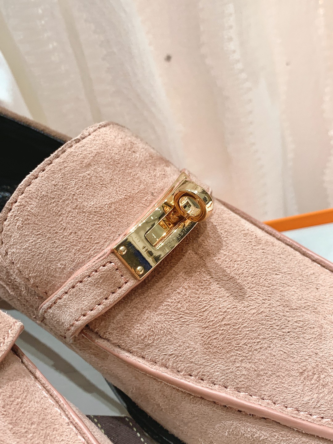 高版本Herme…s fwnew arrival～H家新款kelly扣乐福鞋鞋型很好看，见到到极致的造型