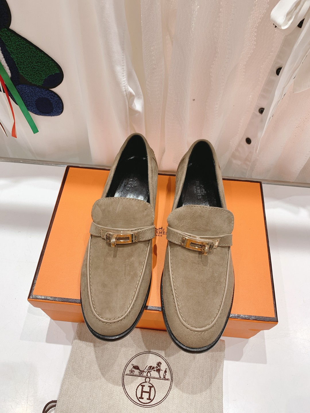 高版本Herme…s fwnew arrival～H家新款kelly扣乐福鞋鞋型很好看，见到到极致的造型