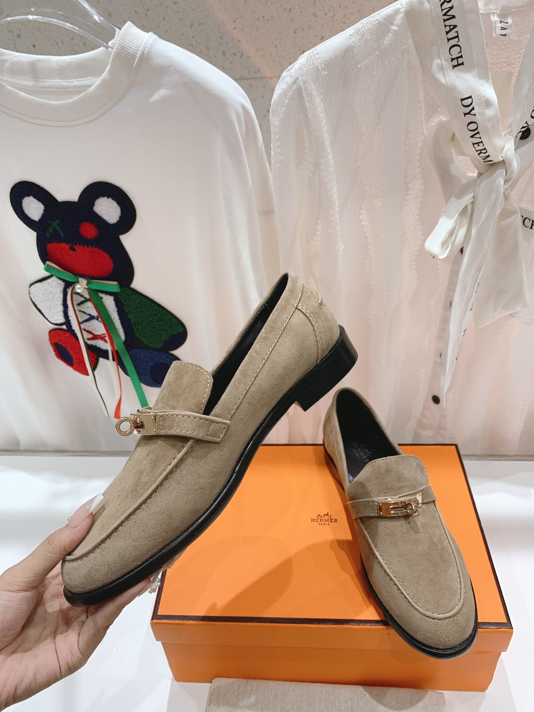 高版本Herme…s fwnew arrival～H家新款kelly扣乐福鞋鞋型很好看，见到到极致的造型