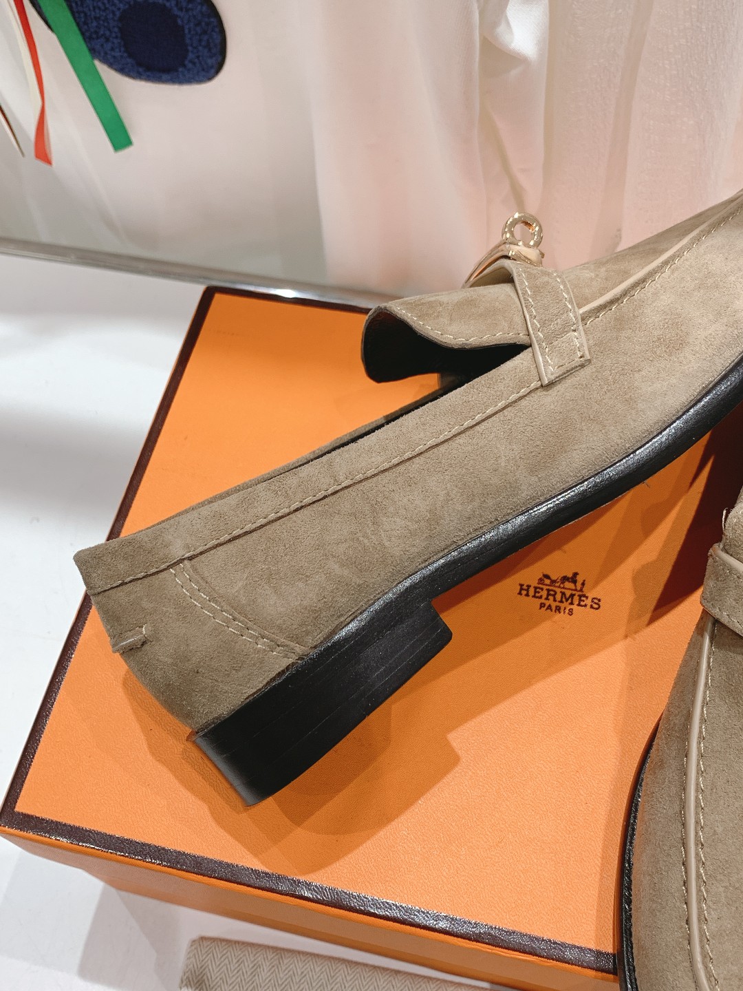 高版本Herme…s fwnew arrival～H家新款kelly扣乐福鞋鞋型很好看，见到到极致的造型