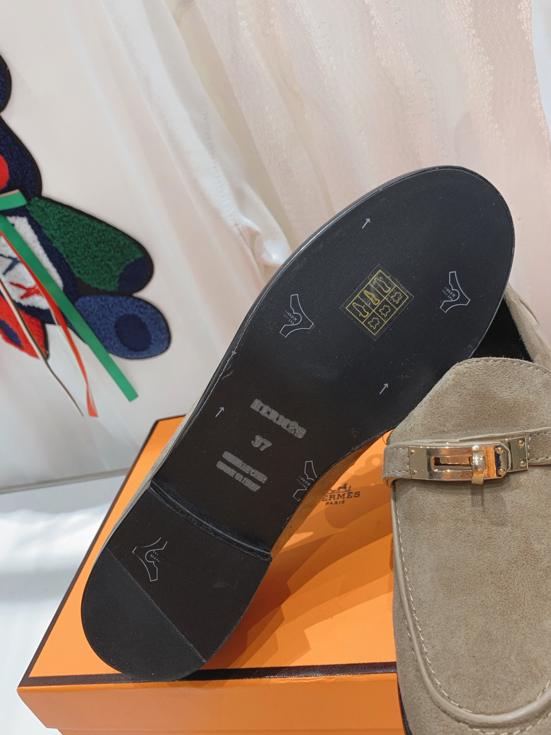 高版本Herme…s fwnew arrival～H家新款kelly扣乐福鞋鞋型很好看，见到到极致的造型