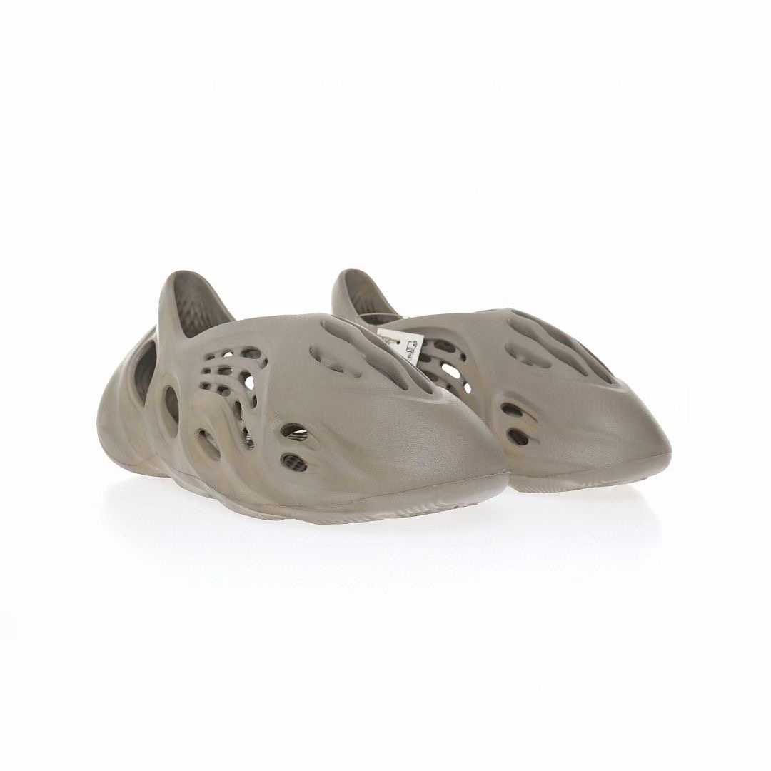 图片[6]-Adidas Yeezy Foam Runner Slide\”Stone Saget\”椰子童鞋户外风格包头运动沙滩凉拖防滑洞洞跑步凉鞋“灰棕鼠尾草”GX7295 尺码：28码=10K 29码=11K 31码=12K 32码=13K 33码=1Y-选品中心