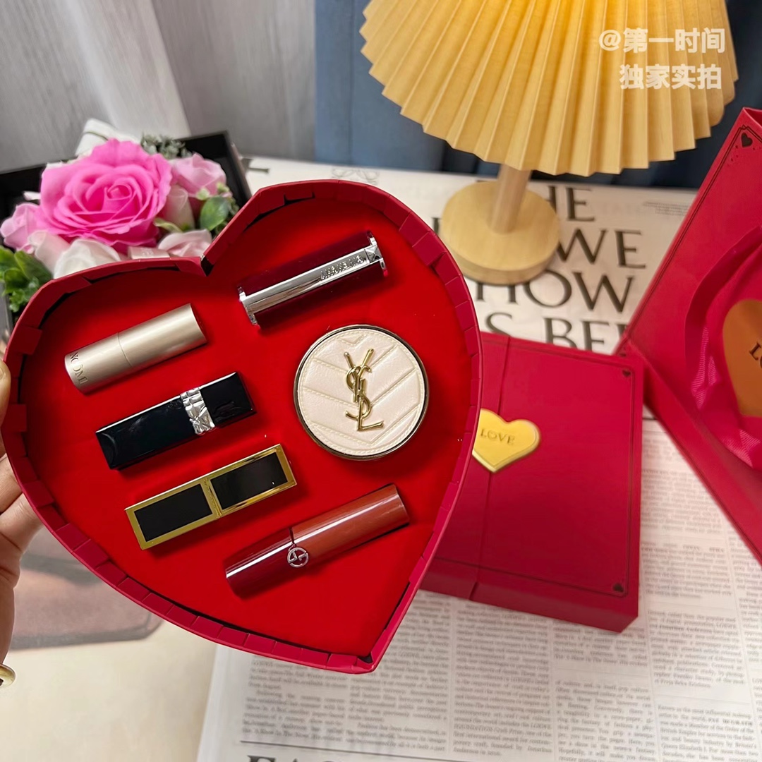 Romantic Red Heart Gift Box Set - Perfect for Expressing Your Love 3 i1658974181 9037 1