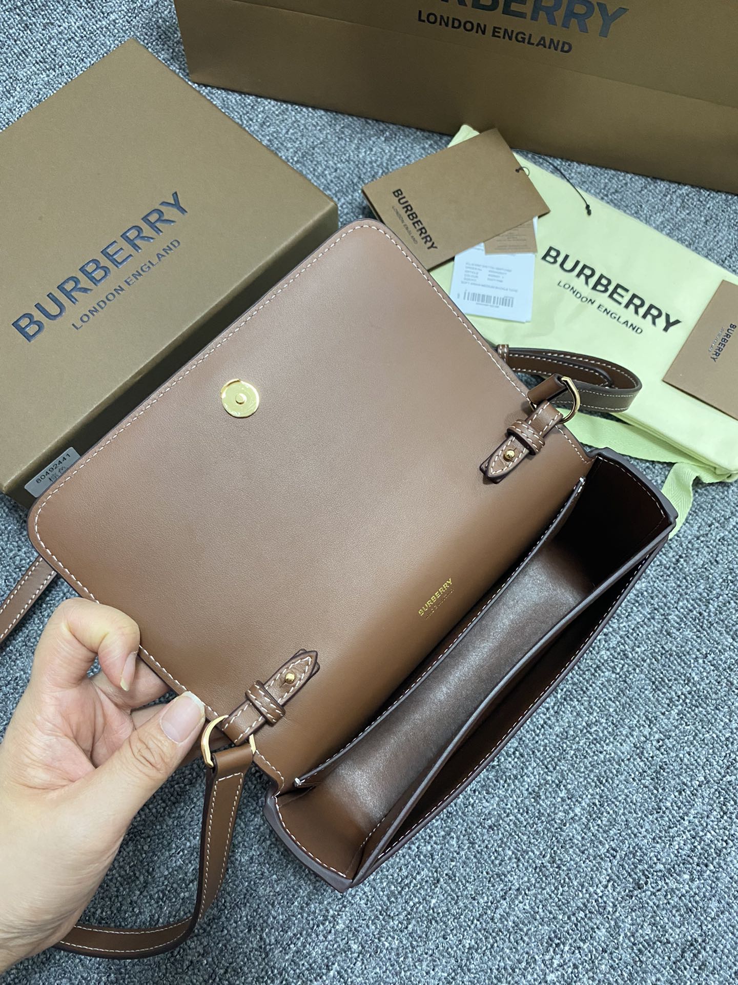 Burberry巴宝莉Vintage 格纹斜背包