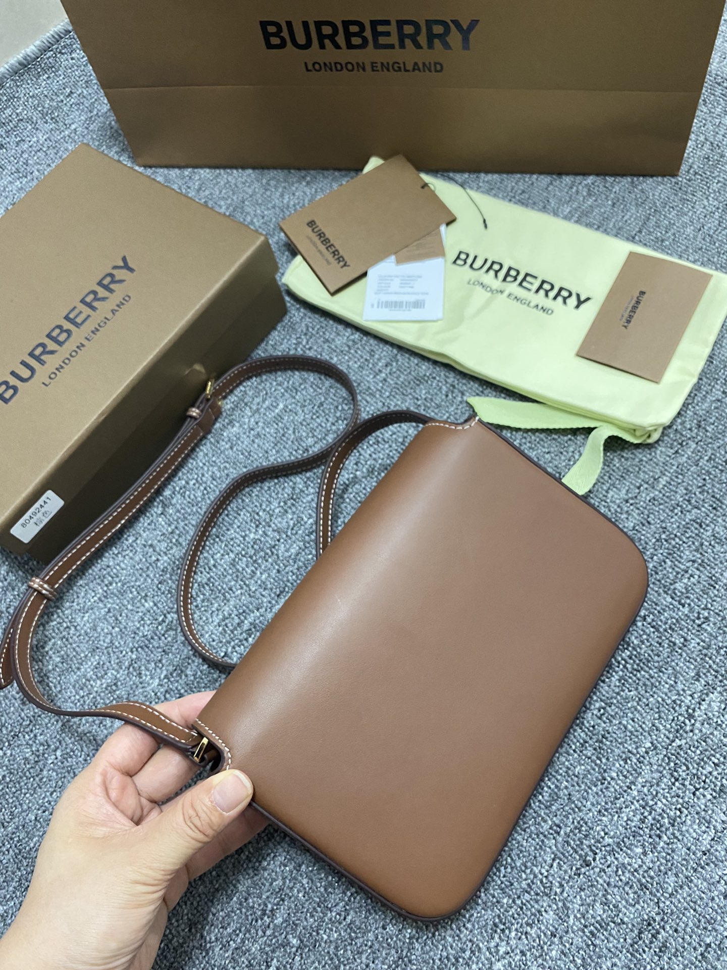 Burberry巴宝莉Vintage 格纹斜背包