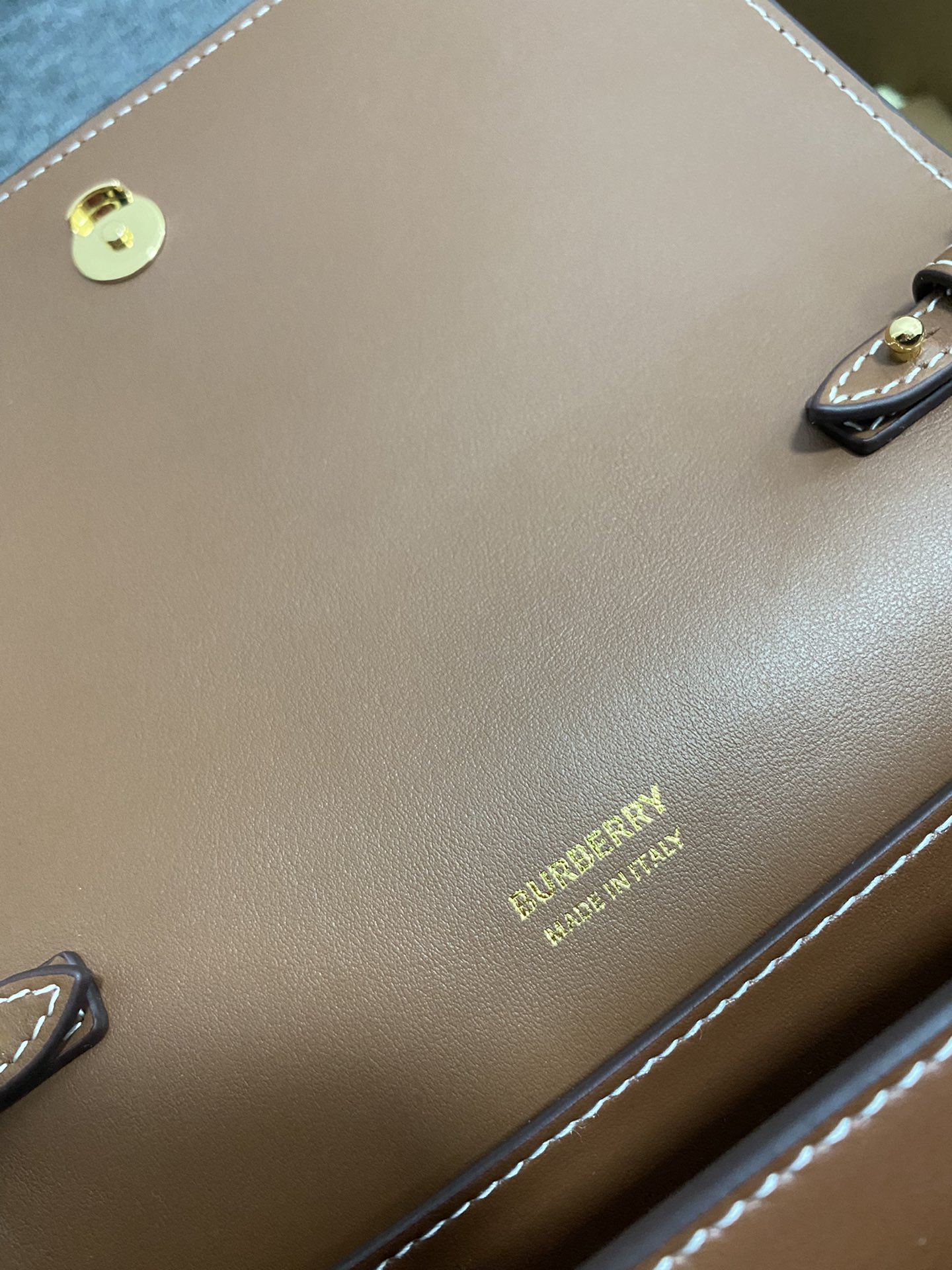 Burberry巴宝莉Vintage 格纹斜背包