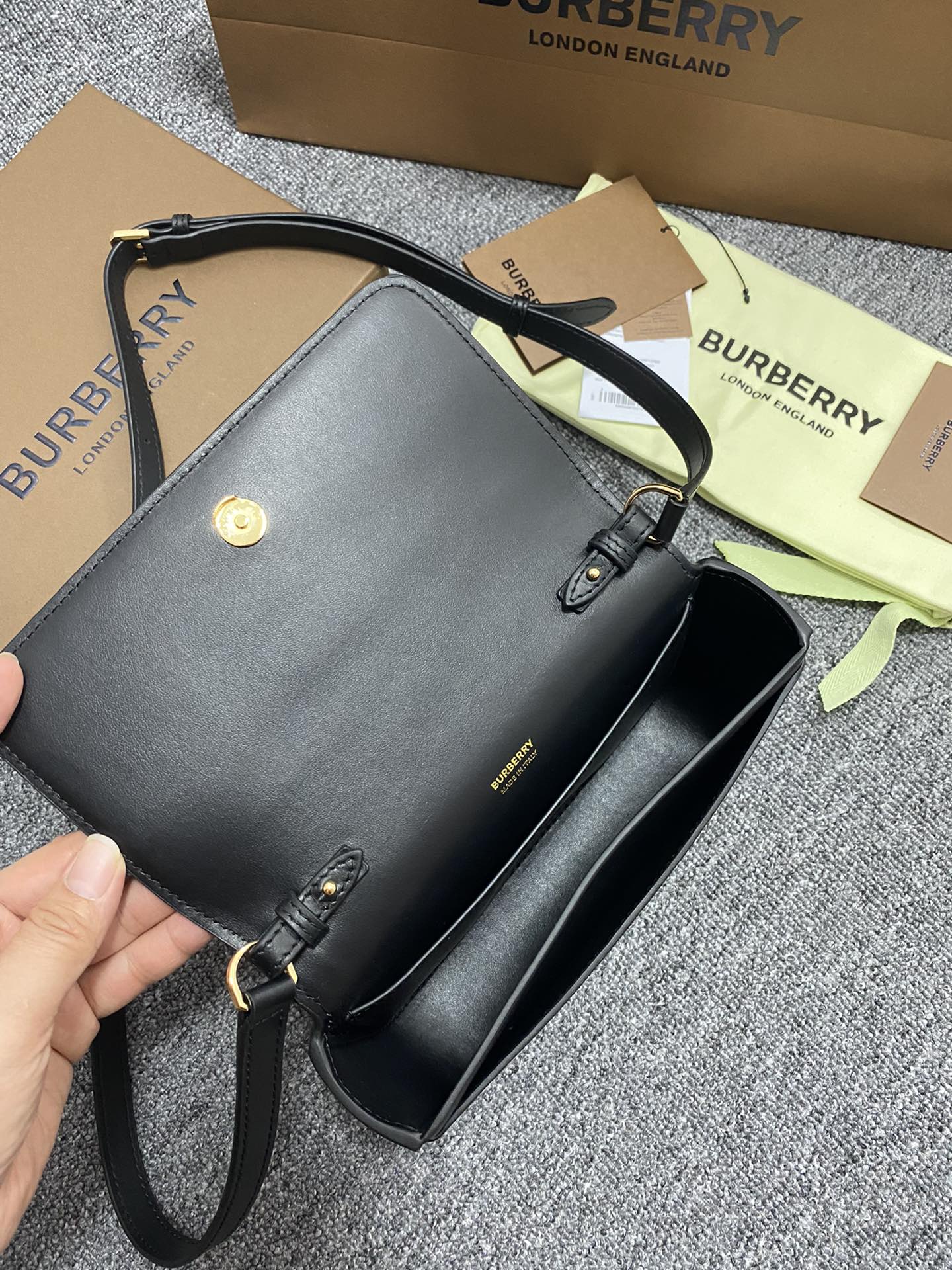 Burberry巴宝莉Vintage 格纹斜背包