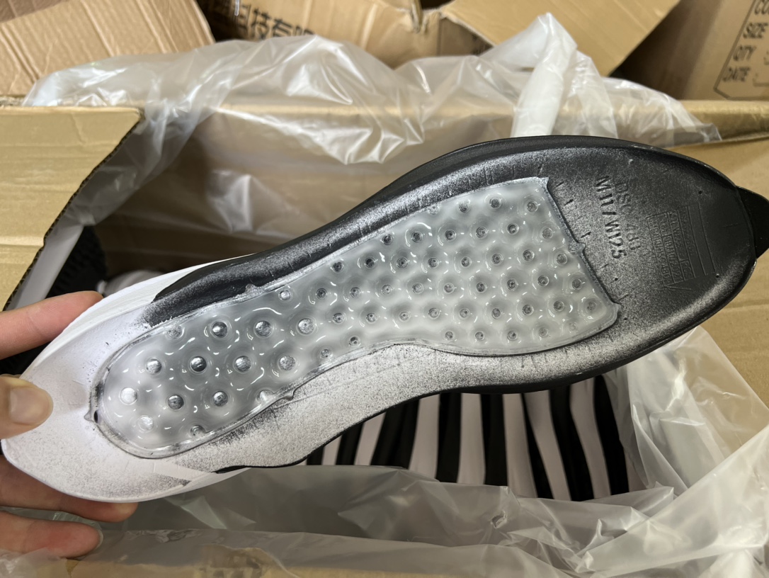 Nike Air Zoom Winflo 9 Black & White Training Shoes with Air Cushion 6 i1658992969 4355 4