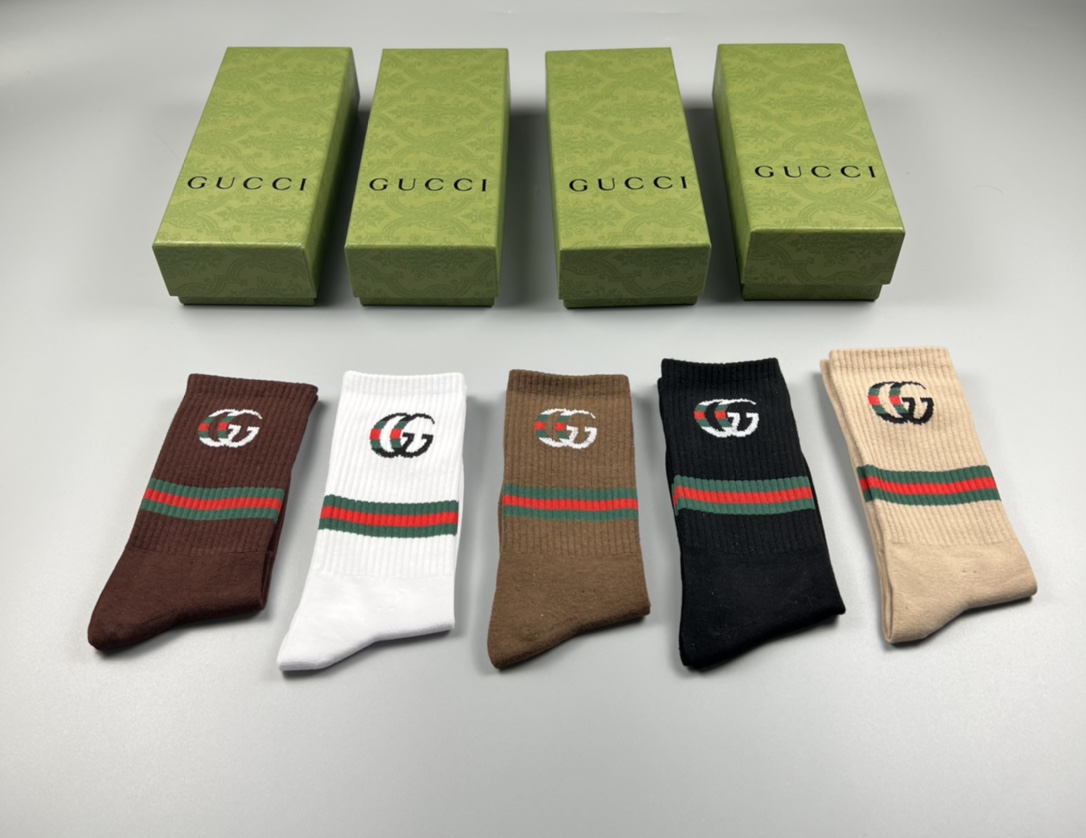 💛配专柜包装
GUCCI（古驰）新款中长款堆堆袜袜子！一盒五双，专柜同步筒袜袜子，💛大牌出街，潮人必备。