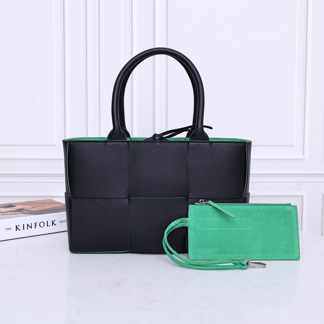Bottega Veneta Woven Tote Bag Lychee Grain