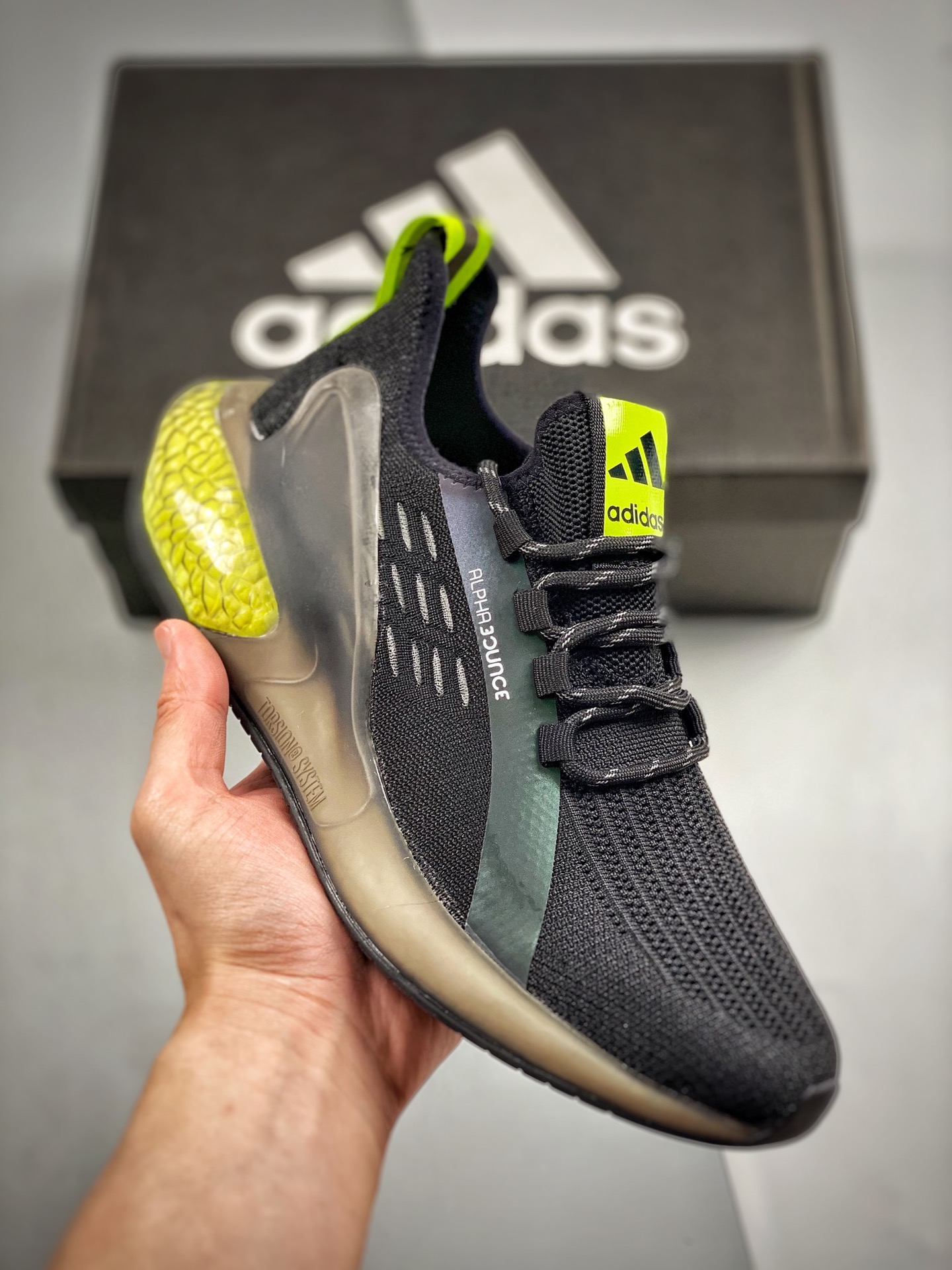 -2 ALPHABOUNCE INSTINCT M Alfa, estas zapatillas de running cuentan con una parte superior elástica que se ajusta cómod…