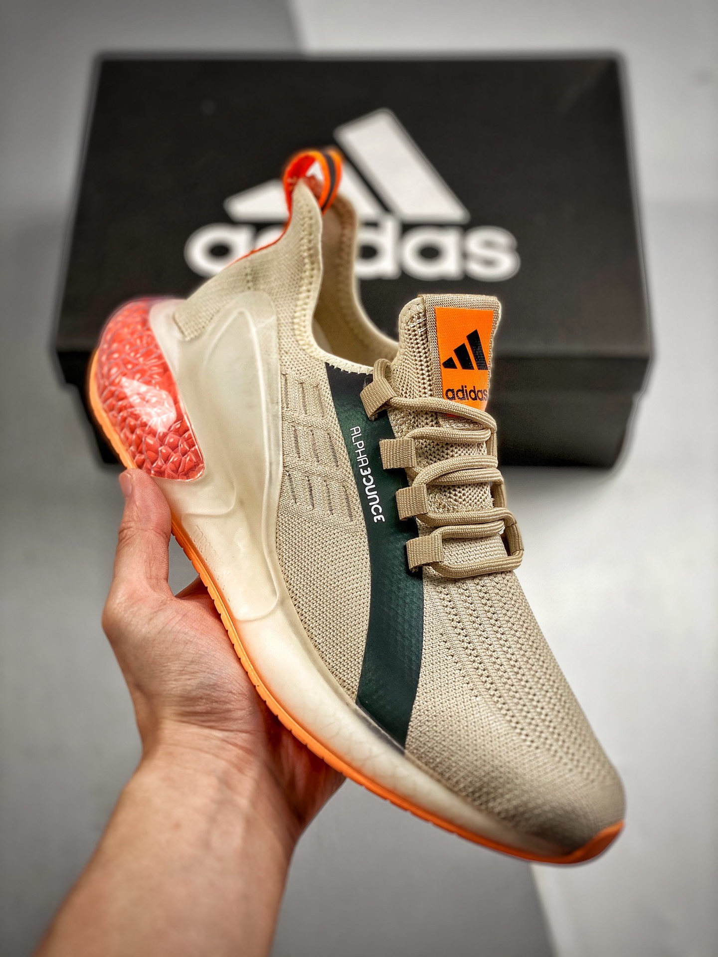 -2 ALPHABOUNCE INSTINCT M Alfa, estas zapatillas de running cuentan con una parte superior elástica que se ajusta cómod…