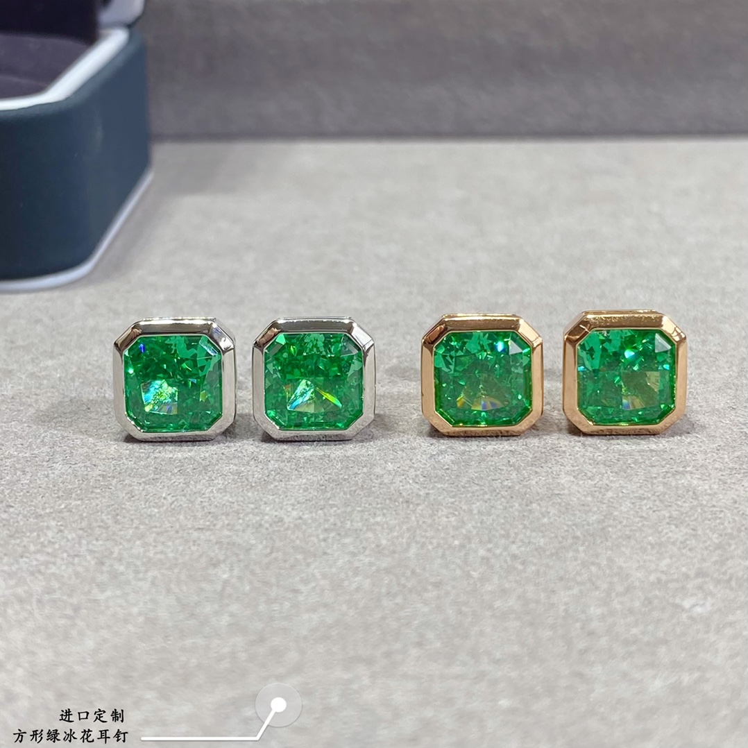 彩宝V金材质进口定制复古方形绿冰花耳