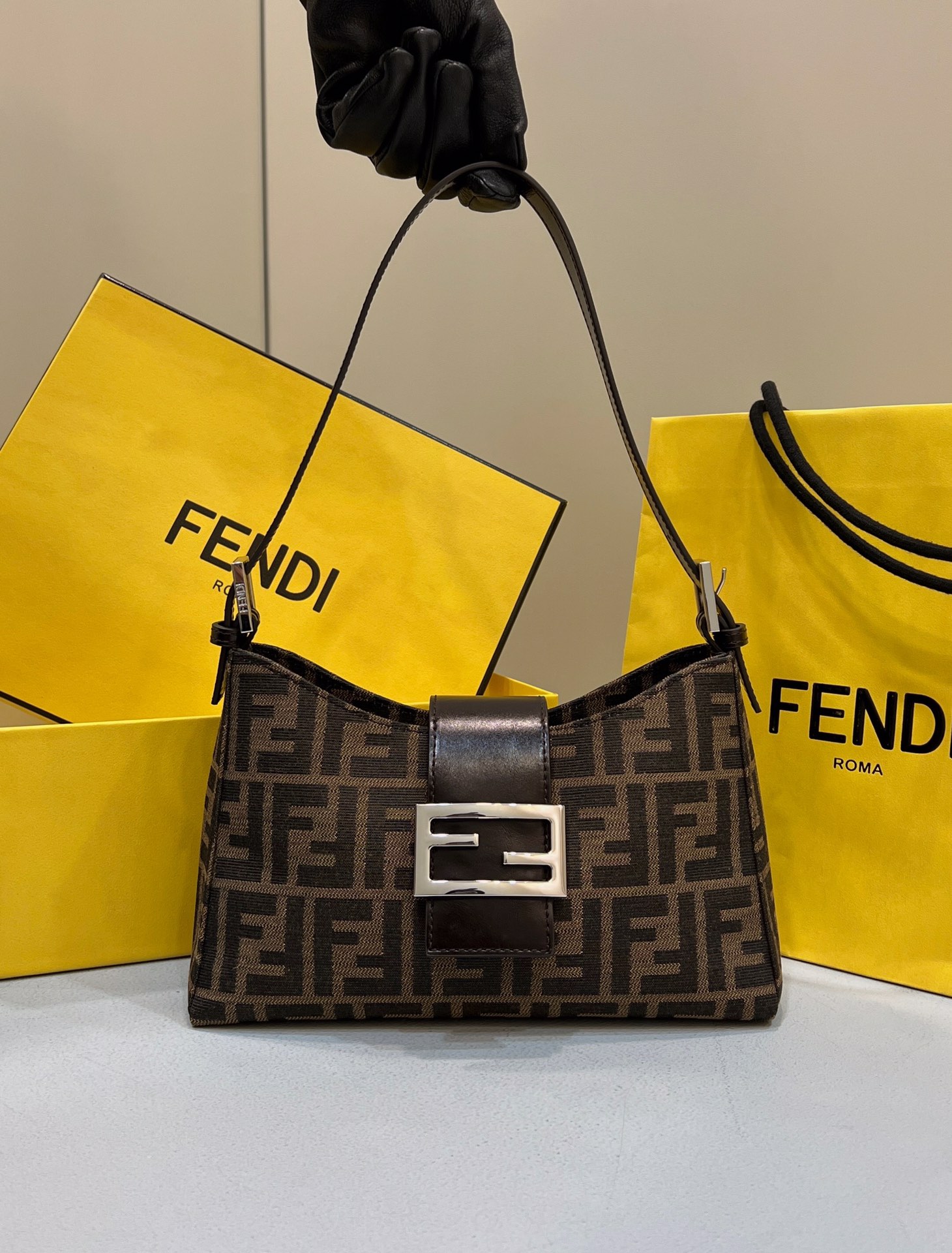 Fendi Crossbody & Shoulder Bags Vintage Underarm