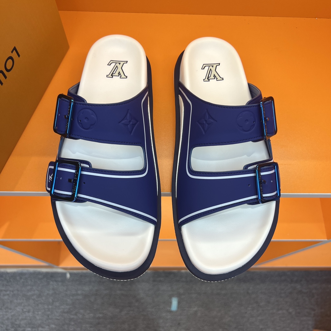 NO:271186,Size 38-45 L luxury Trainer sandals, made of blue top calfskin, light and comfortable. The upper is decorated with Monogram embossed. 2 adjustable straps and blue metal buckles bring a unique color splicing effect. The precise foot-fitting insoles and fine-line rubber outsole are inspired by L* Trainer sneakers.,,sneakers,slippers,cowhide19860909码数38-45 L奢品Trainer 凉拖鞋,选用蓝色头层小牛皮材质,轻盈舒适.鞋面饰带饰有 Monogram 压纹.2 条可调节饰带搭配蓝色金属质感搭扣,带来别致的色彩拼接效果.精准贴脚的鞋垫与细纹橡胶外底灵感源自 L* Trainer 运动鞋.,,sneakers,slippers,cowhide,Men's shoes
