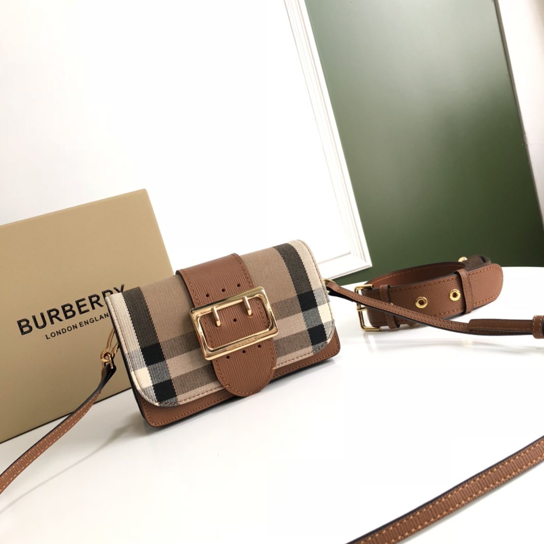 Burberry巴宝莉House格纹裁片The Buckle 搭扣包