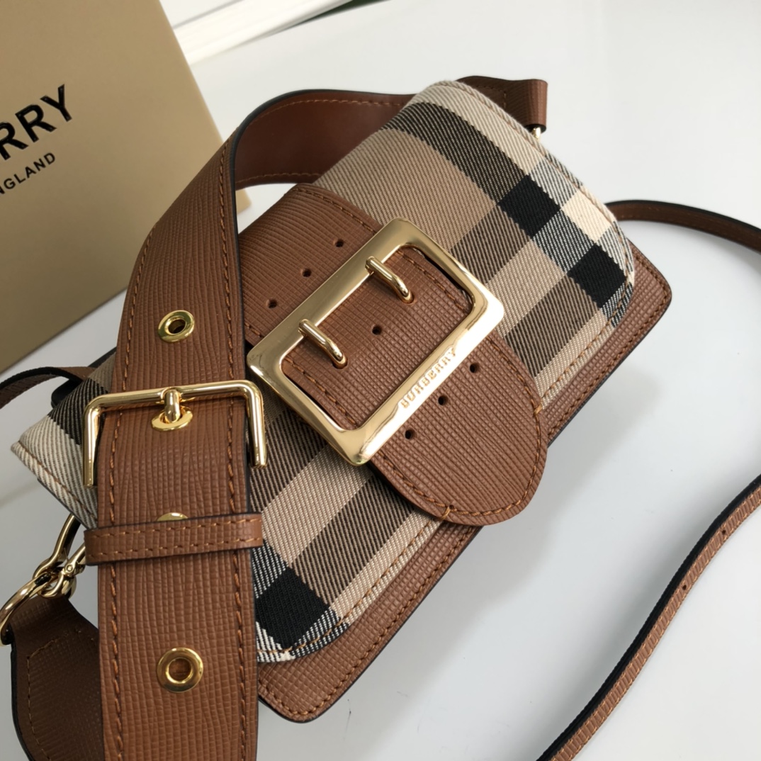 Burberry巴宝莉House格纹裁片The Buckle 搭扣包