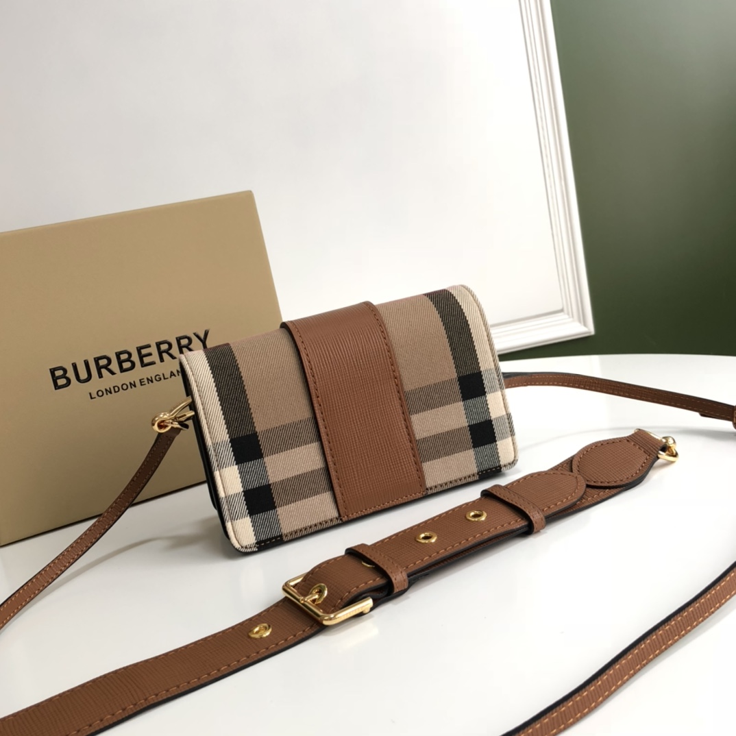 Burberry巴宝莉House格纹裁片The Buckle 搭扣包