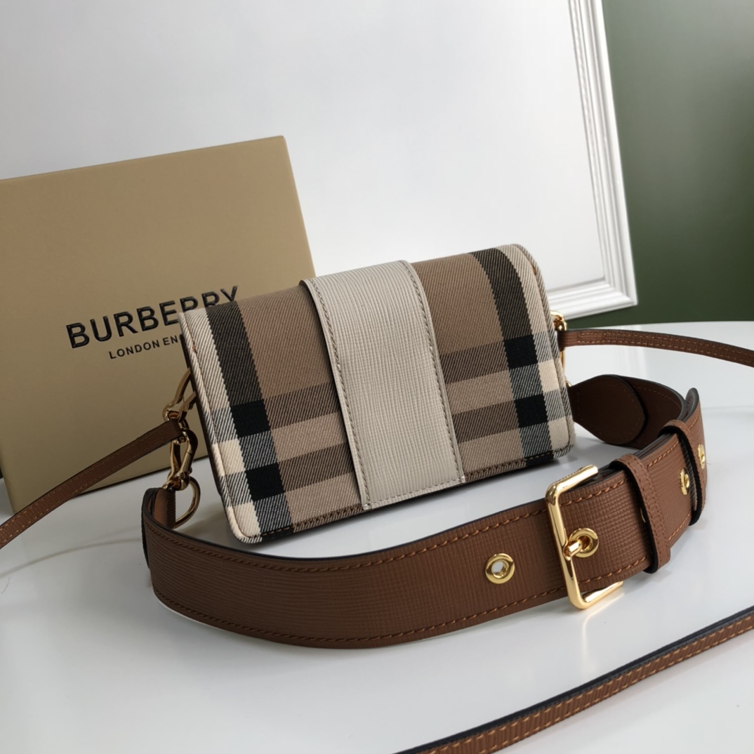 Burberry巴宝莉House格纹裁片The Buckle 搭扣包