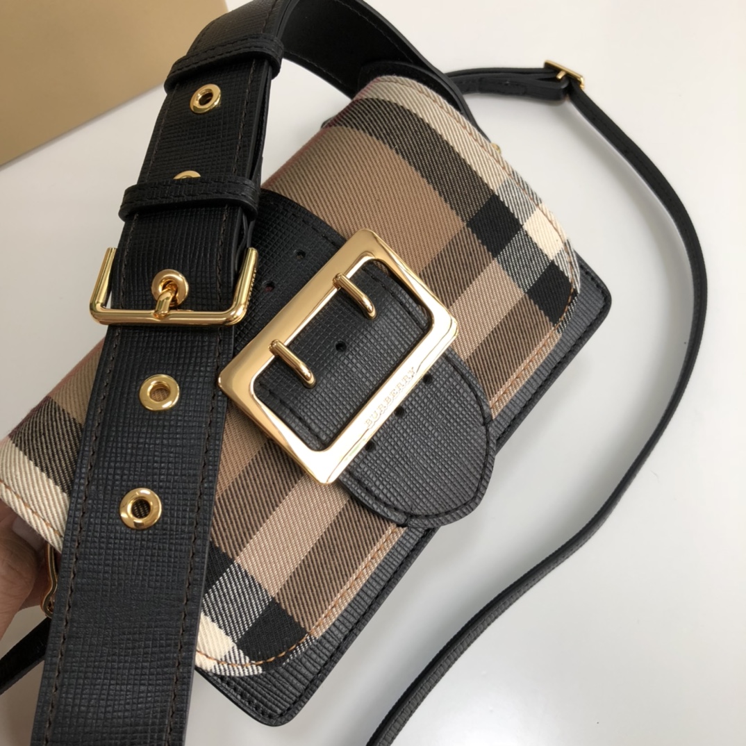 Burberry巴宝莉House格纹裁片The Buckle 搭扣包