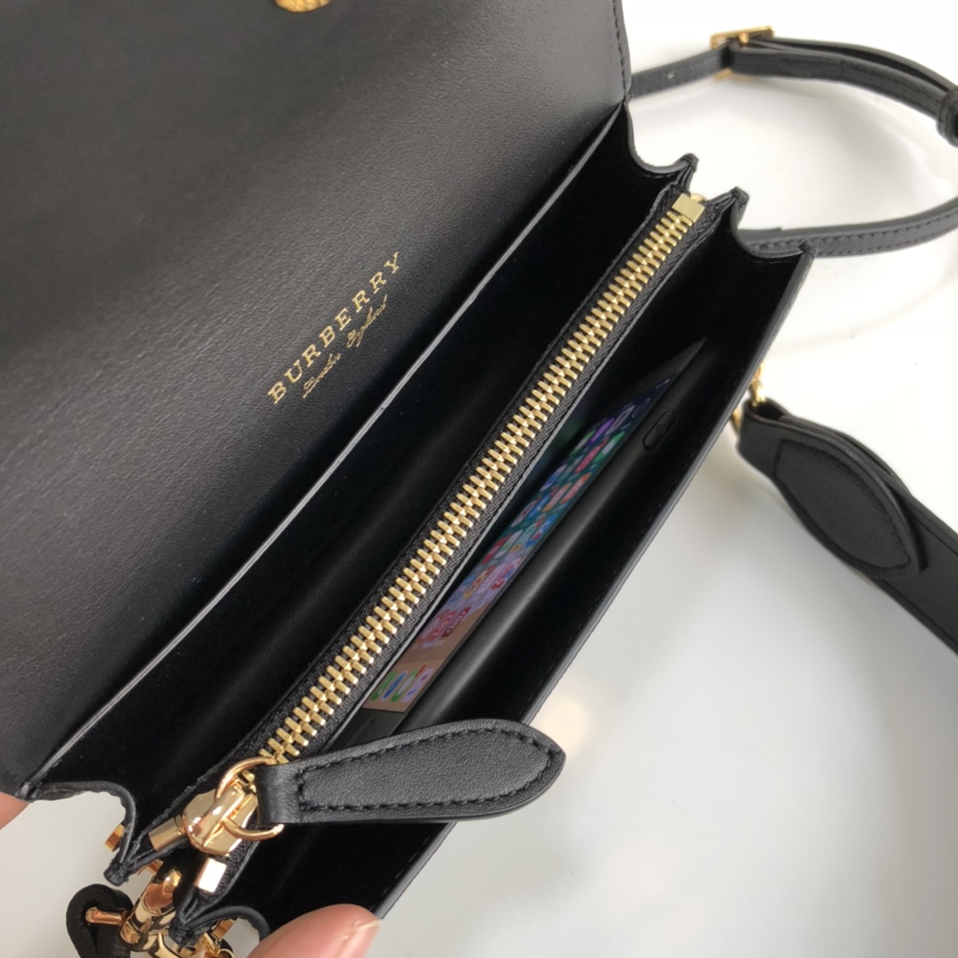 Burberry巴宝莉House格纹裁片The Buckle 搭扣包