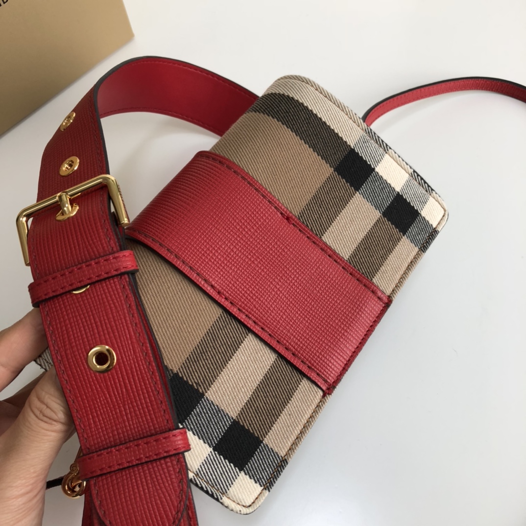Burberry巴宝莉House格纹裁片The Buckle 搭扣包