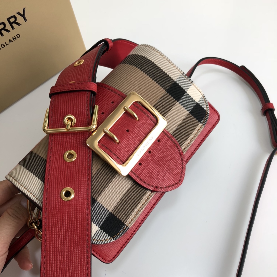 Burberry巴宝莉House格纹裁片The Buckle 搭扣包