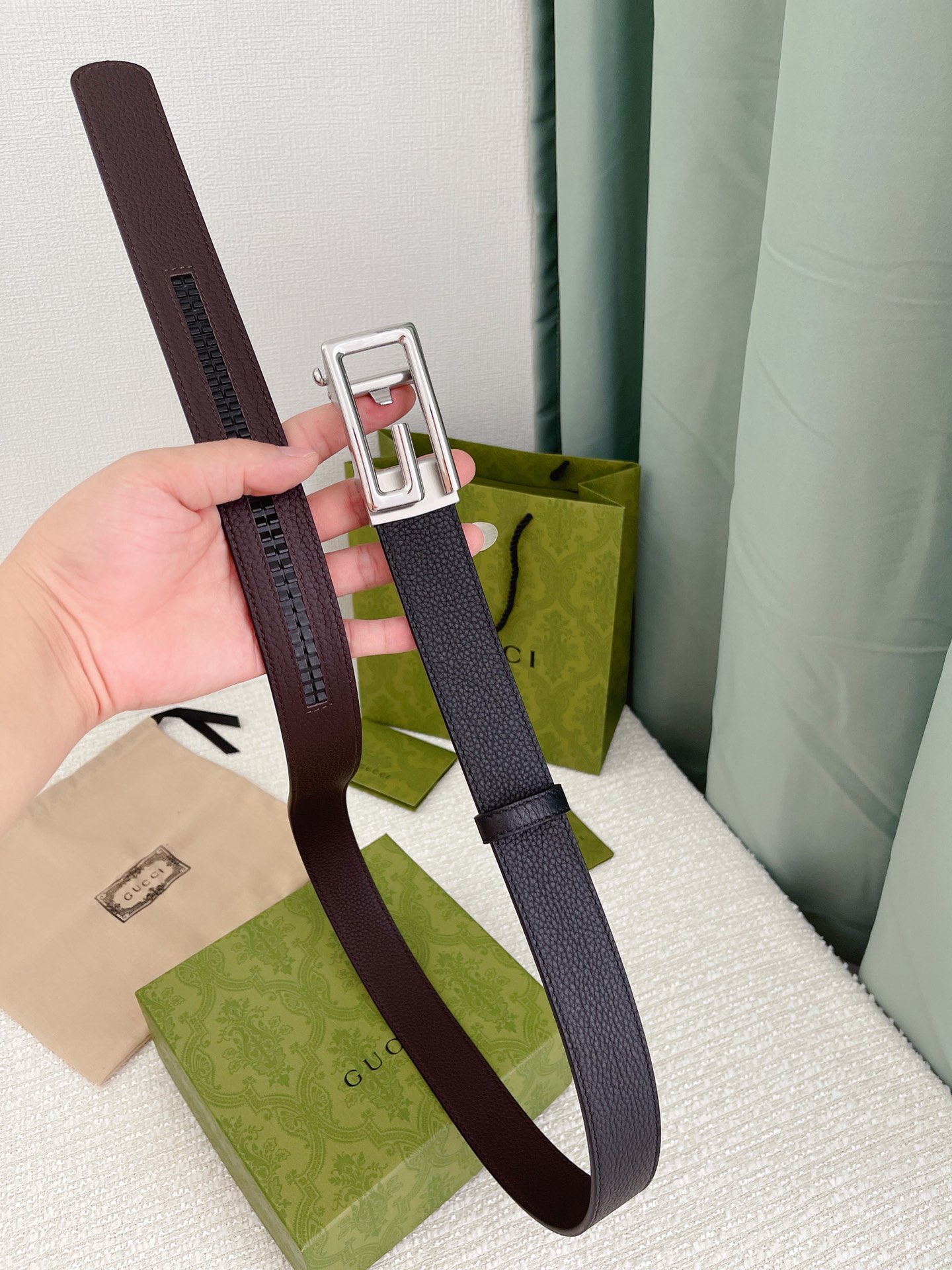 Gucci古奇男士自动扣平滑款宽度35MM精品钢质五金搭配双面头层牛皮腰带长度可自由裁剪