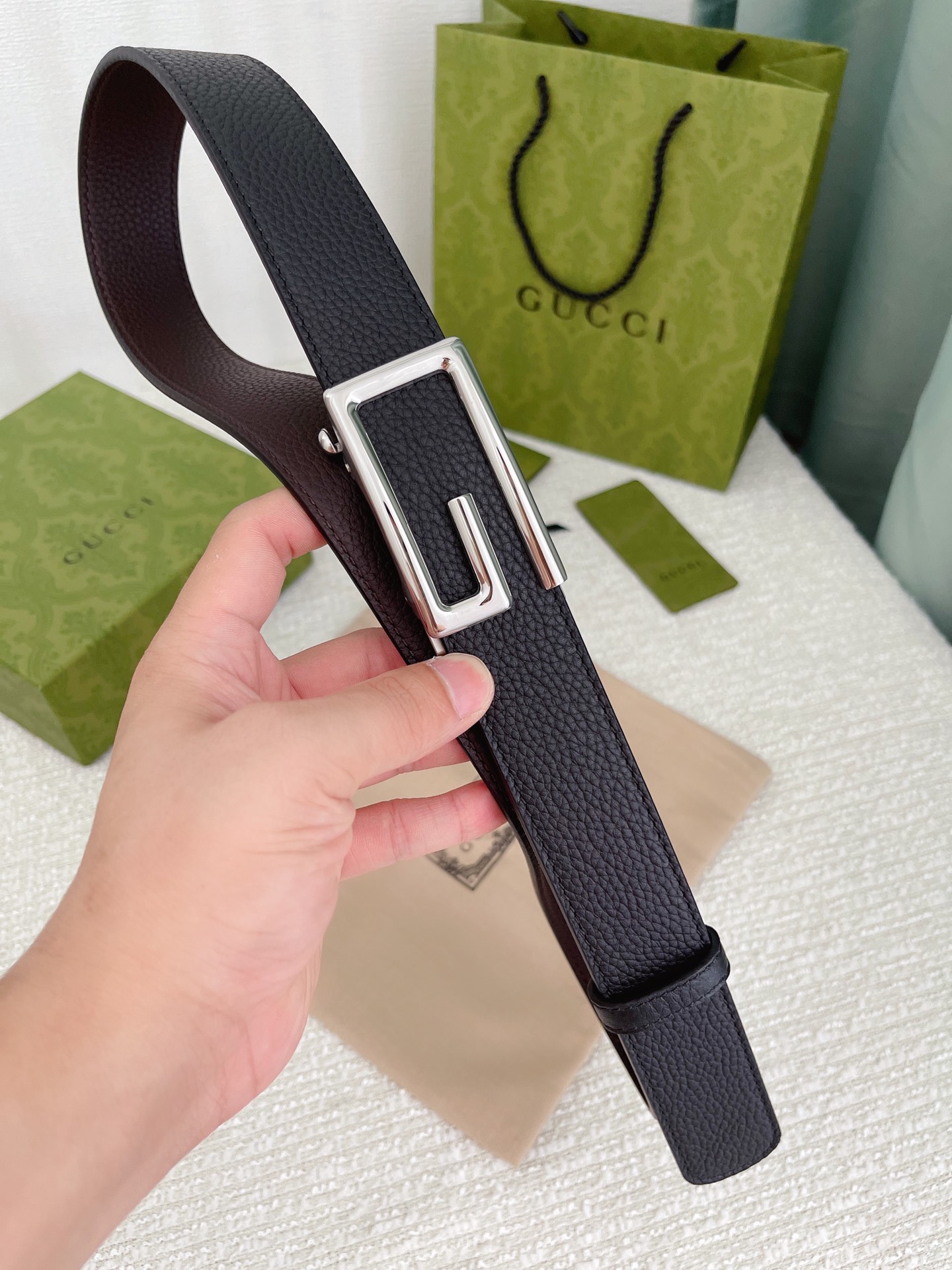 Gucci古奇男士自动扣平滑款宽度35MM精品钢质五金搭配双面头层牛皮腰带长度可自由裁剪