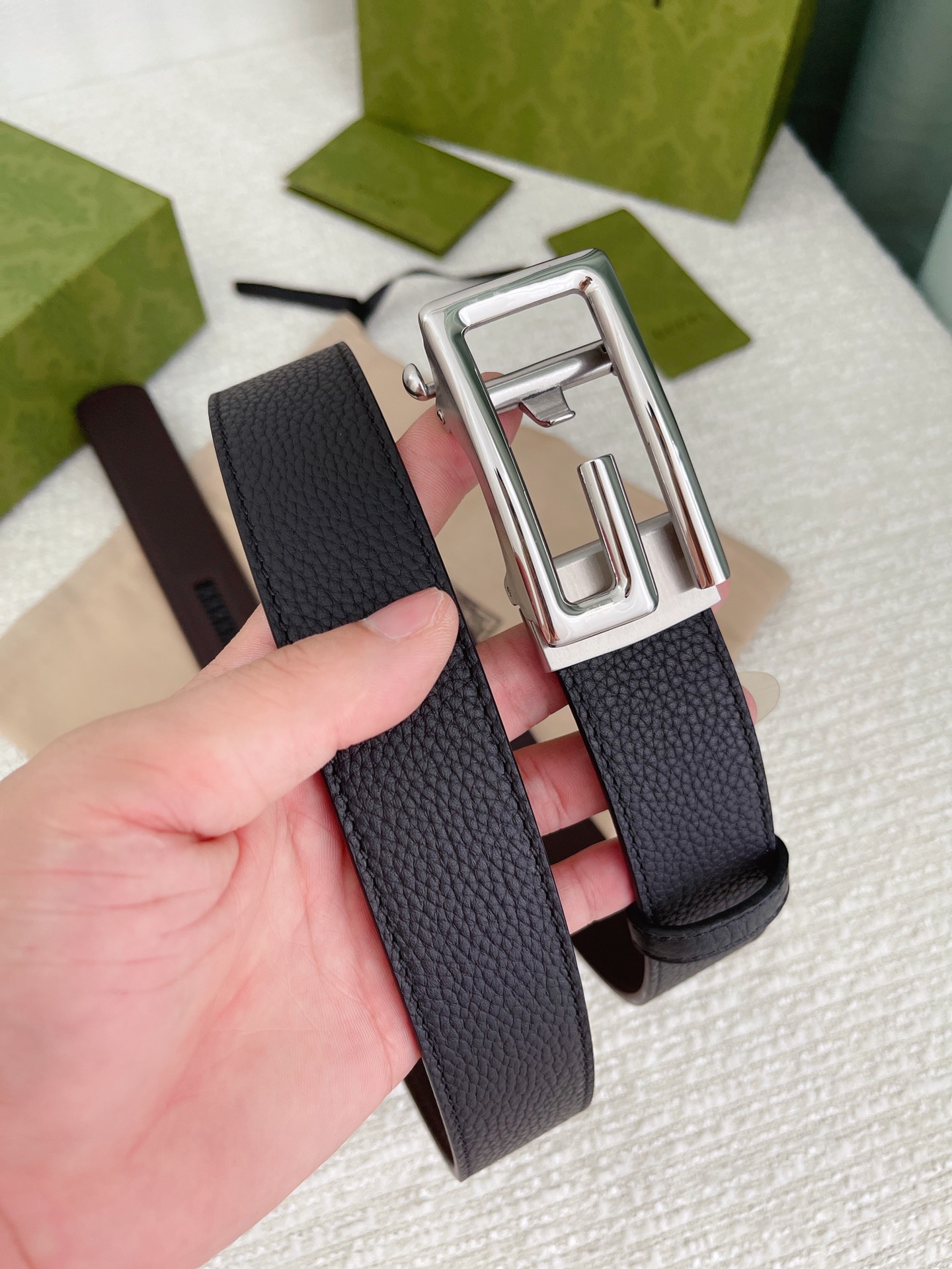 Gucci古奇男士自动扣平滑款宽度35MM精品钢质五金搭配双面头层牛皮腰带长度可自由裁剪