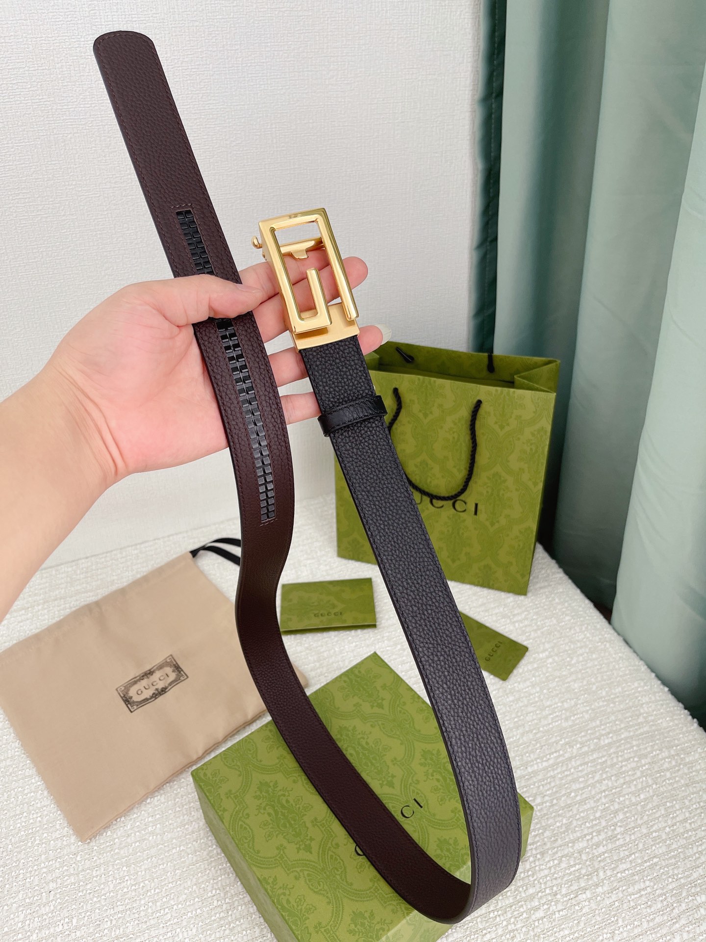 Gucci古奇男士自动扣平滑款宽度35MM精品钢质五金搭配双面头层牛皮腰带长度可自由裁剪