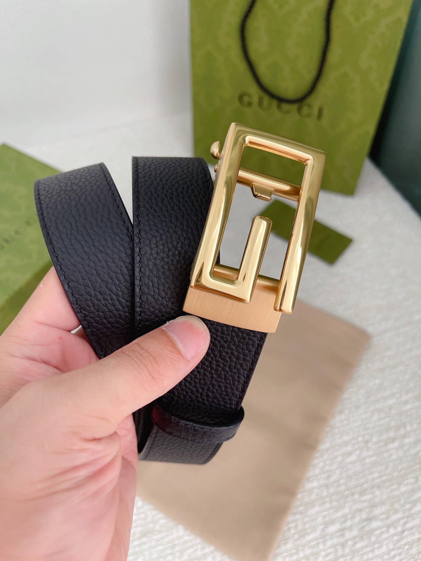 Gucci古奇男士自动扣平滑款宽度35MM精品钢质五金搭配双面头层牛皮腰带长度可自由裁剪