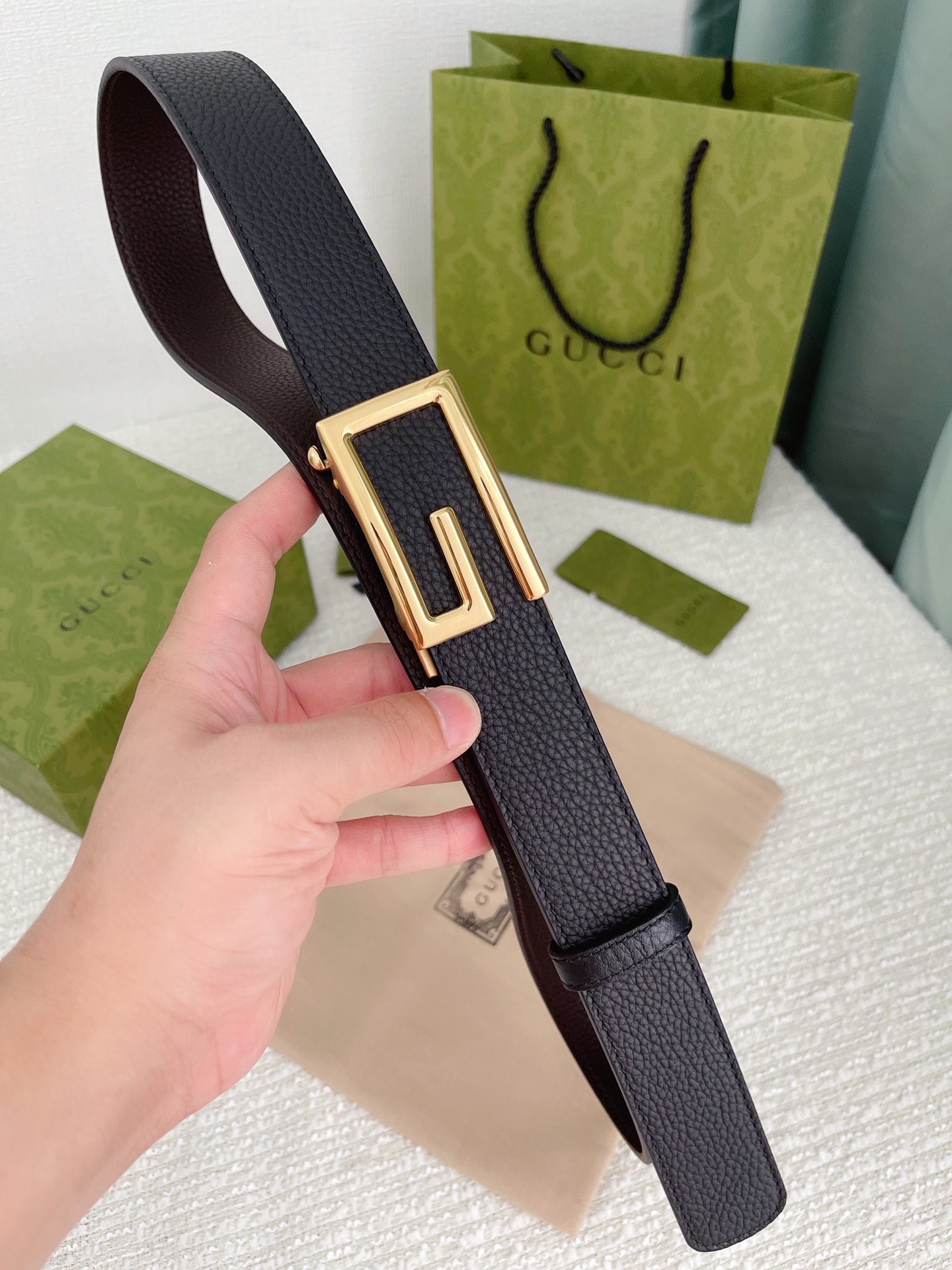 Gucci古奇男士自动扣平滑款宽度35MM精品钢质五金搭配双面头层牛皮腰带长度可自由裁剪