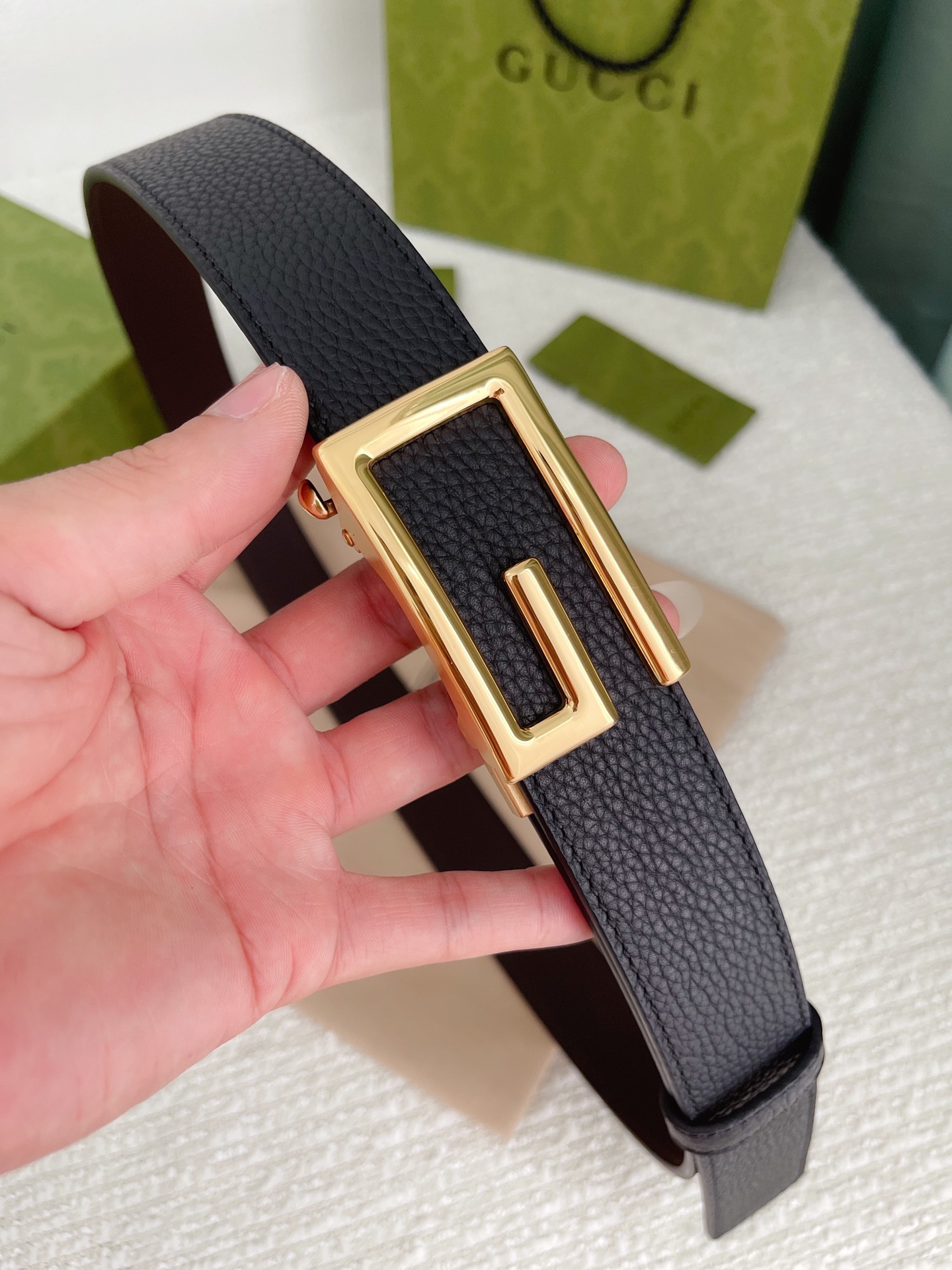 Gucci古奇男士自动扣平滑款宽度35MM精品钢质五金搭配双面头层牛皮腰带长度可自由裁剪