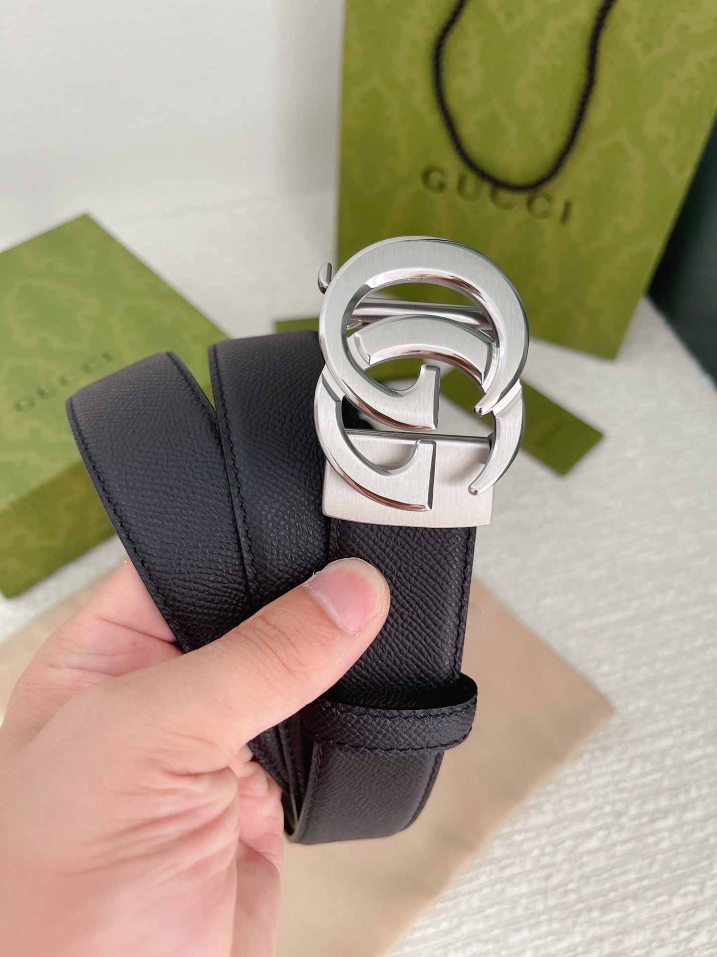 Gucci古奇男士自动扣平滑款宽度35MM精品钢质五金搭配双面头层牛皮腰带长度可自由裁剪