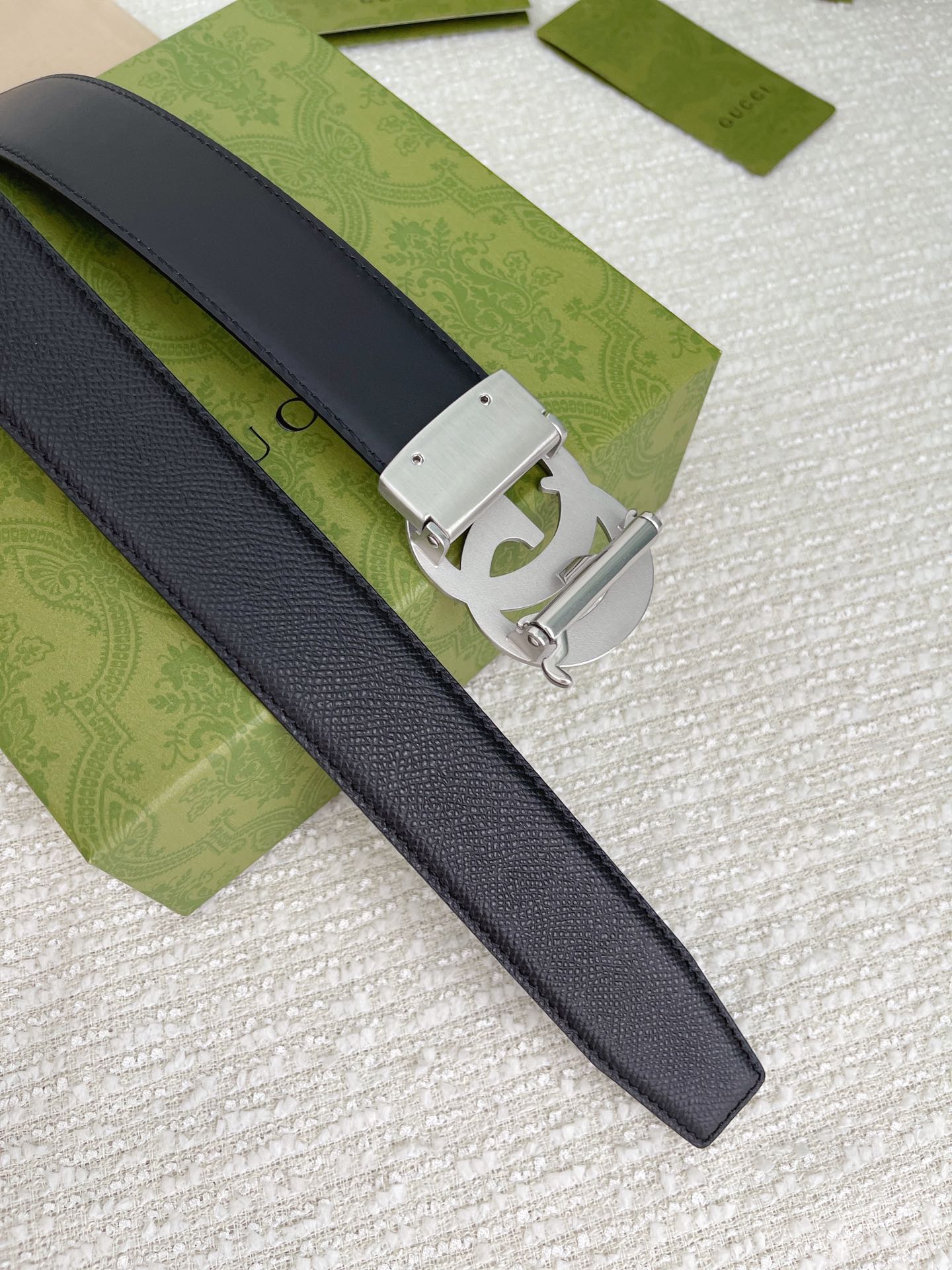 Gucci古奇男士自动扣平滑款宽度35MM精品钢质五金搭配双面头层牛皮腰带长度可自由裁剪