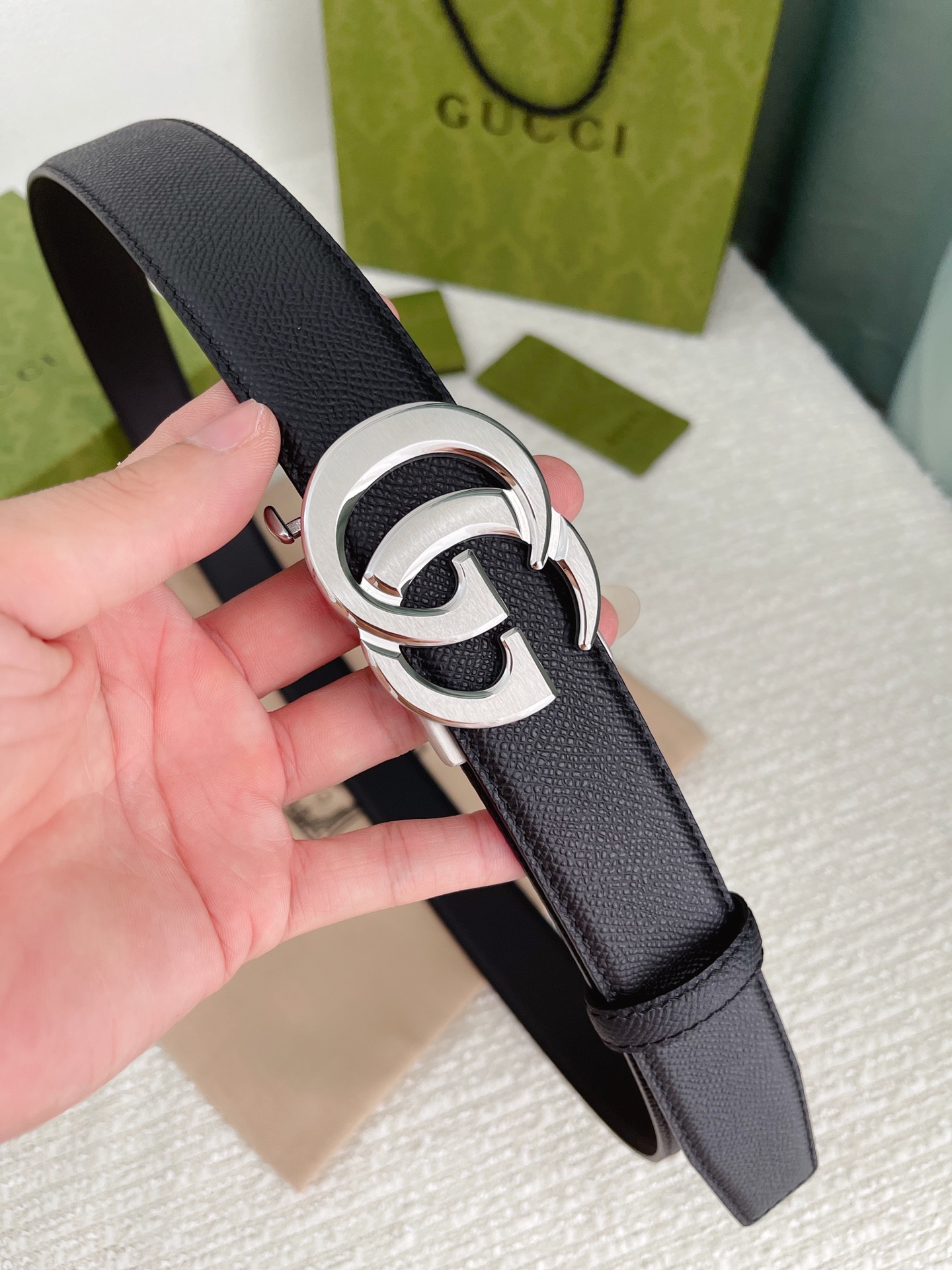 Gucci古奇男士自动扣平滑款宽度35MM精品钢质五金搭配双面头层牛皮腰带长度可自由裁剪