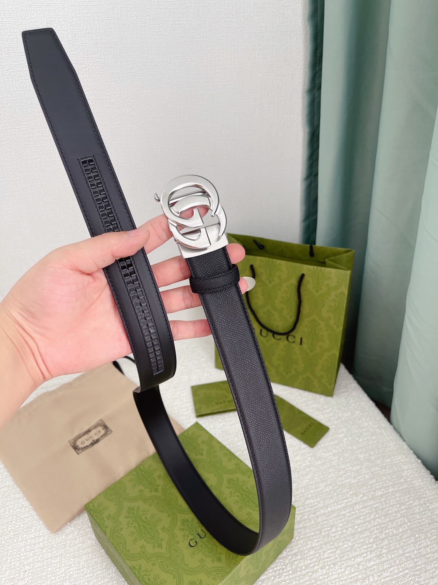 Gucci古奇男士自动扣平滑款宽度35MM精品钢质五金搭配双面头层牛皮腰带长度可自由裁剪
