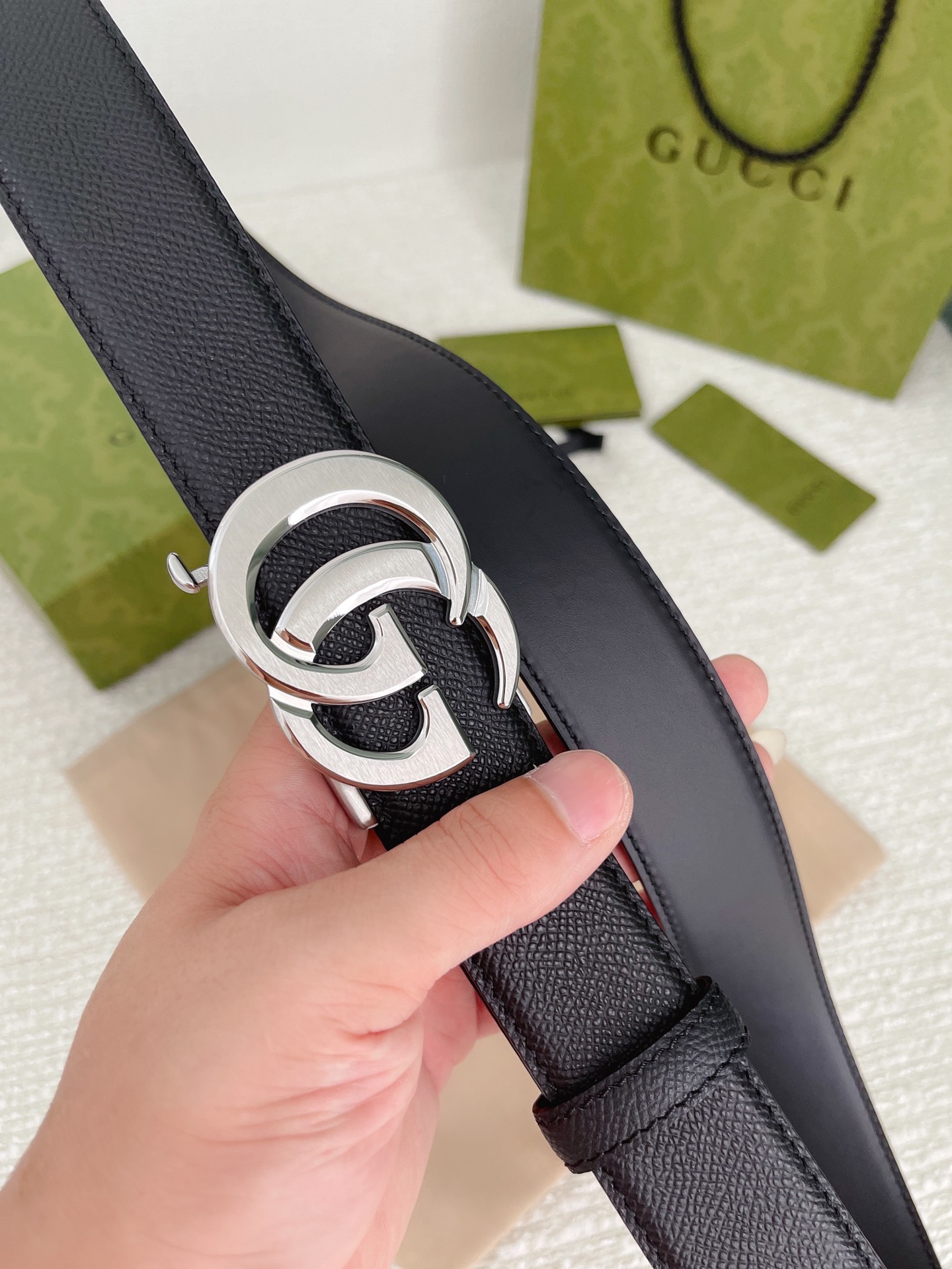 Gucci古奇男士自动扣平滑款宽度35MM精品钢质五金搭配双面头层牛皮腰带长度可自由裁剪