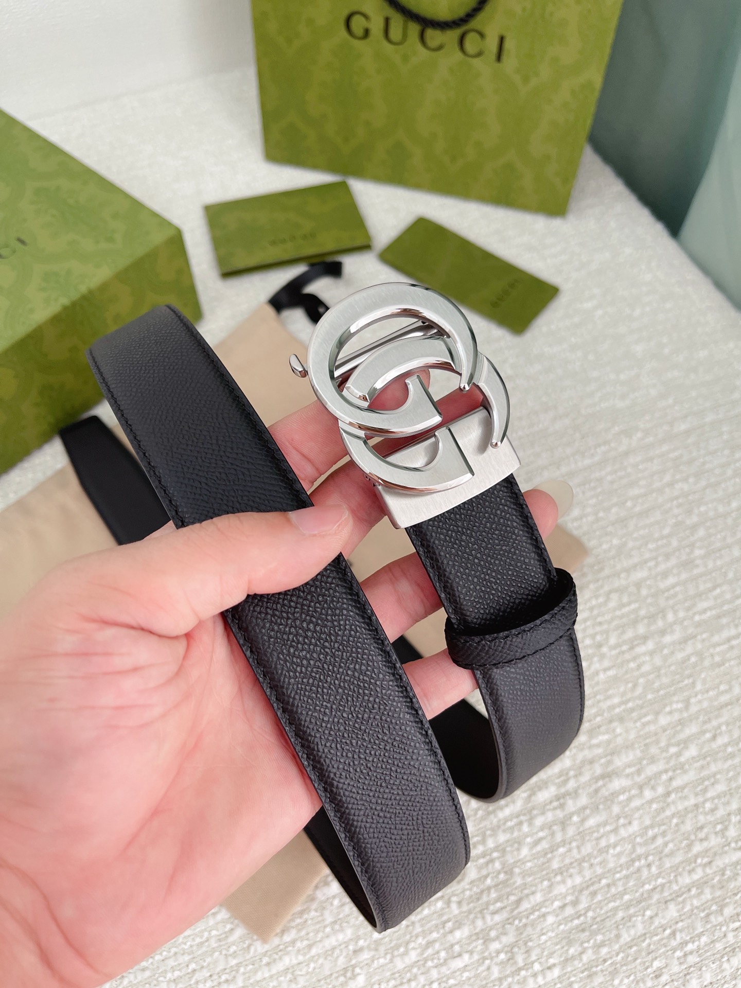 Gucci古奇男士自动扣平滑款宽度35MM精品钢质五金搭配双面头层牛皮腰带长度可自由裁剪