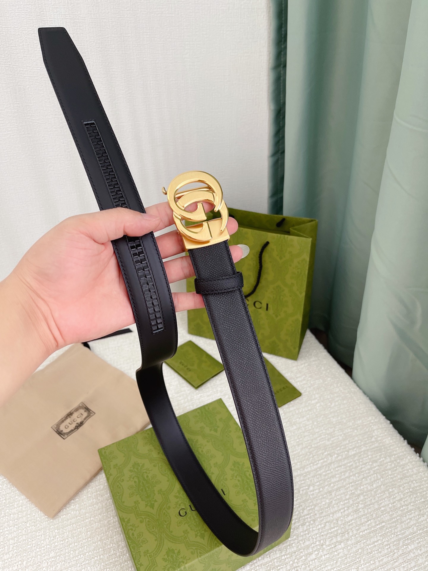 Gucci古奇男士自动扣平滑款宽度35MM精品钢质五金搭配双面头层牛皮腰带长度可自由裁剪