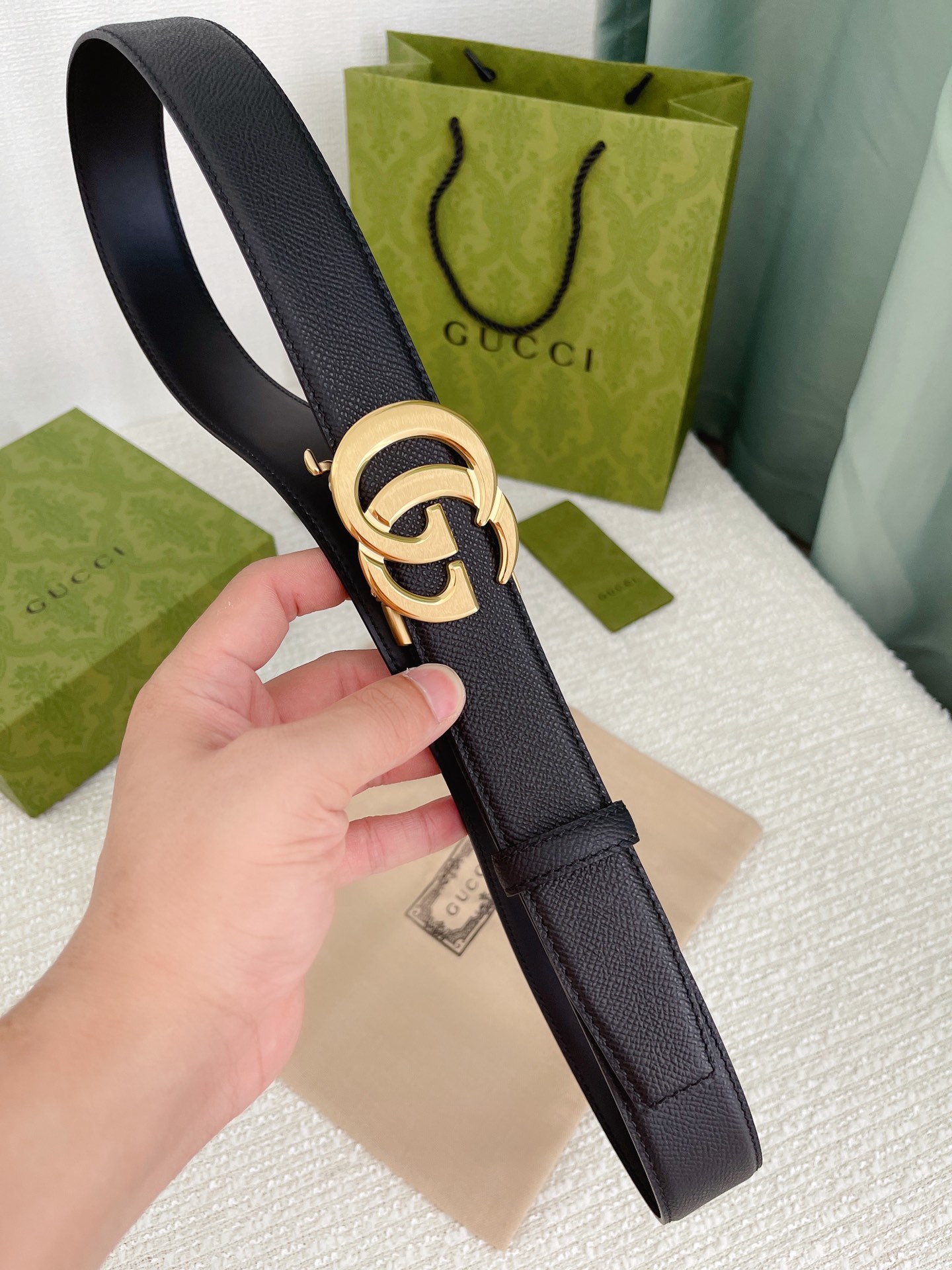 Gucci古奇男士自动扣平滑款宽度35MM精品钢质五金搭配双面头层牛皮腰带长度可自由裁剪