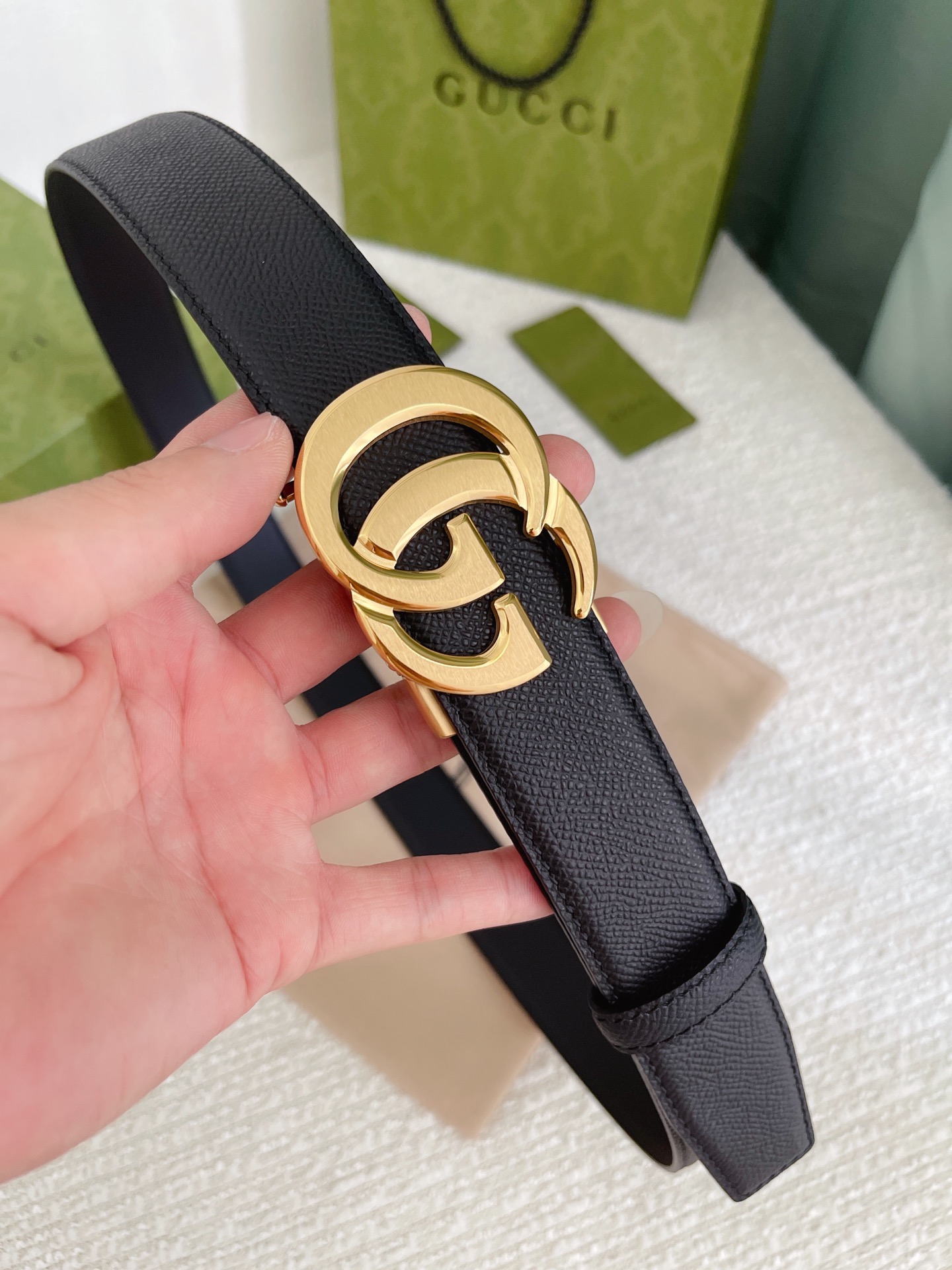 Gucci古奇男士自动扣平滑款宽度35MM精品钢质五金搭配双面头层牛皮腰带长度可自由裁剪